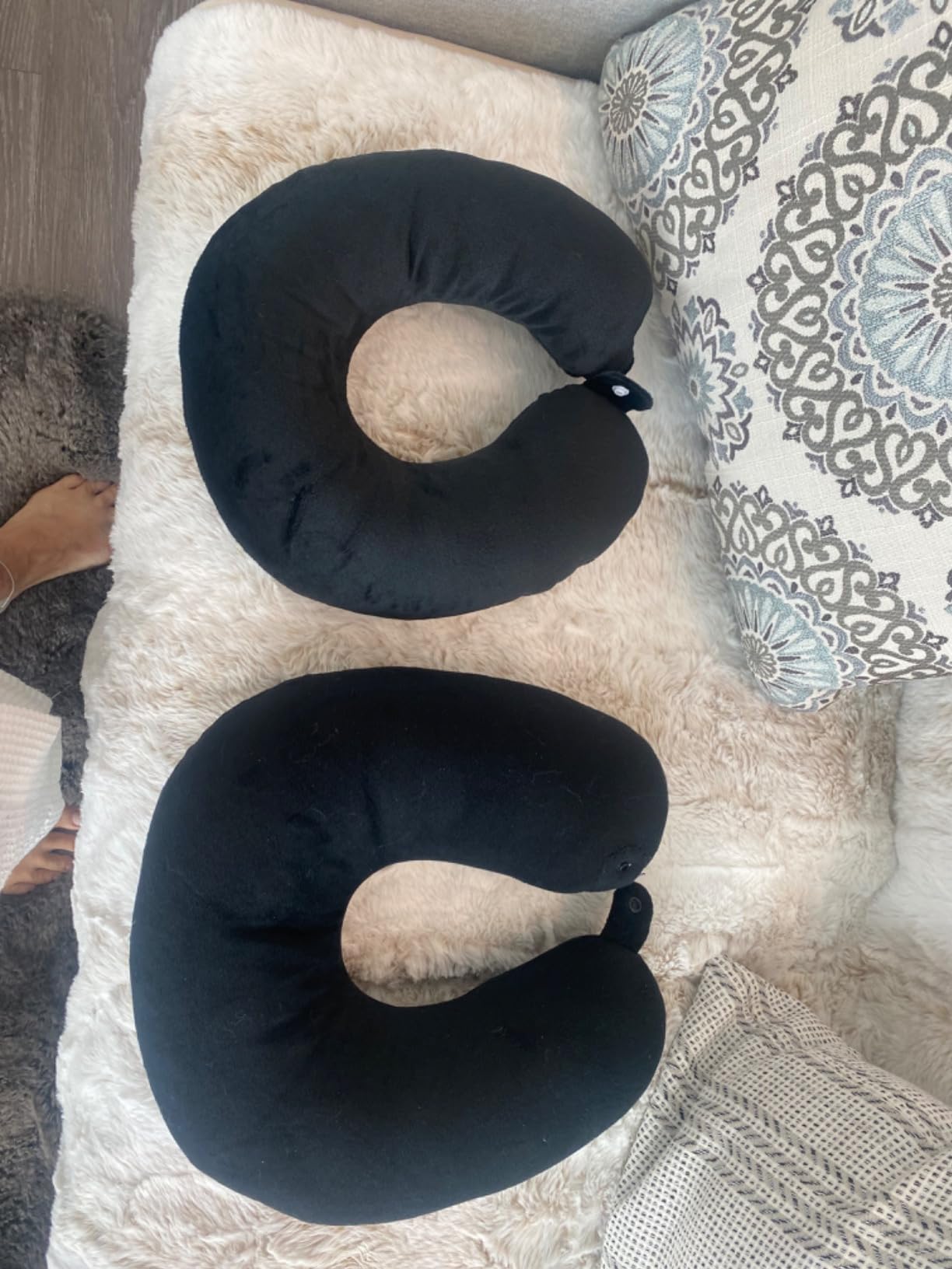 Wolf Essentials Adult Cozy Soft Microfiber Neck Pillow for Travel - Compact, Machine Washable - Perfect for Airplane, Car, or Home Use - Filled and Finished in The USA - Black customer photo 1