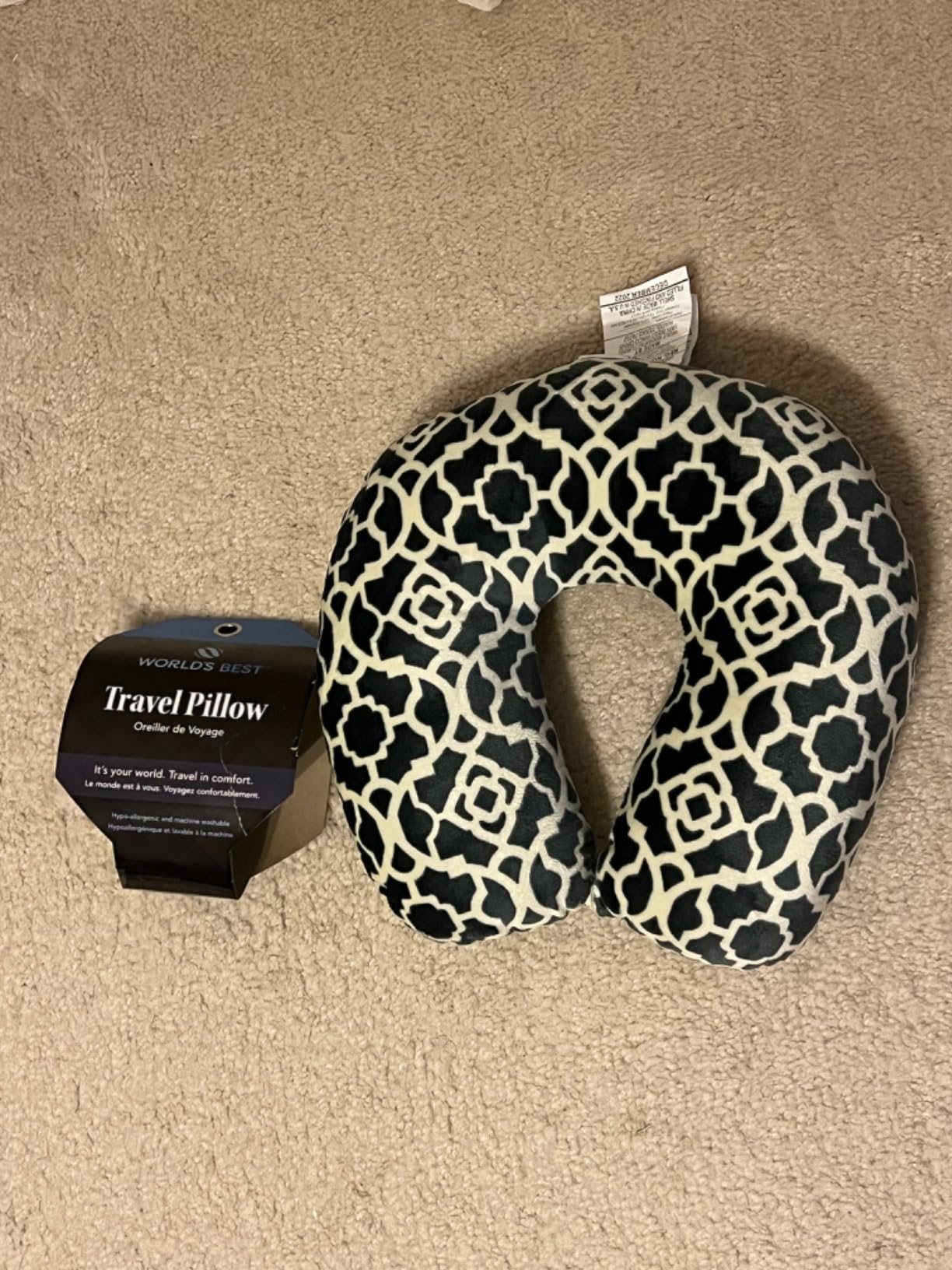 Wolf Essentials Adult Cozy Soft Microfiber Neck Pillow for Travel - Compact, Machine Washable - Perfect for Airplane, Car, or Home Use - Filled and Finished in The USA - Black customer photo 2