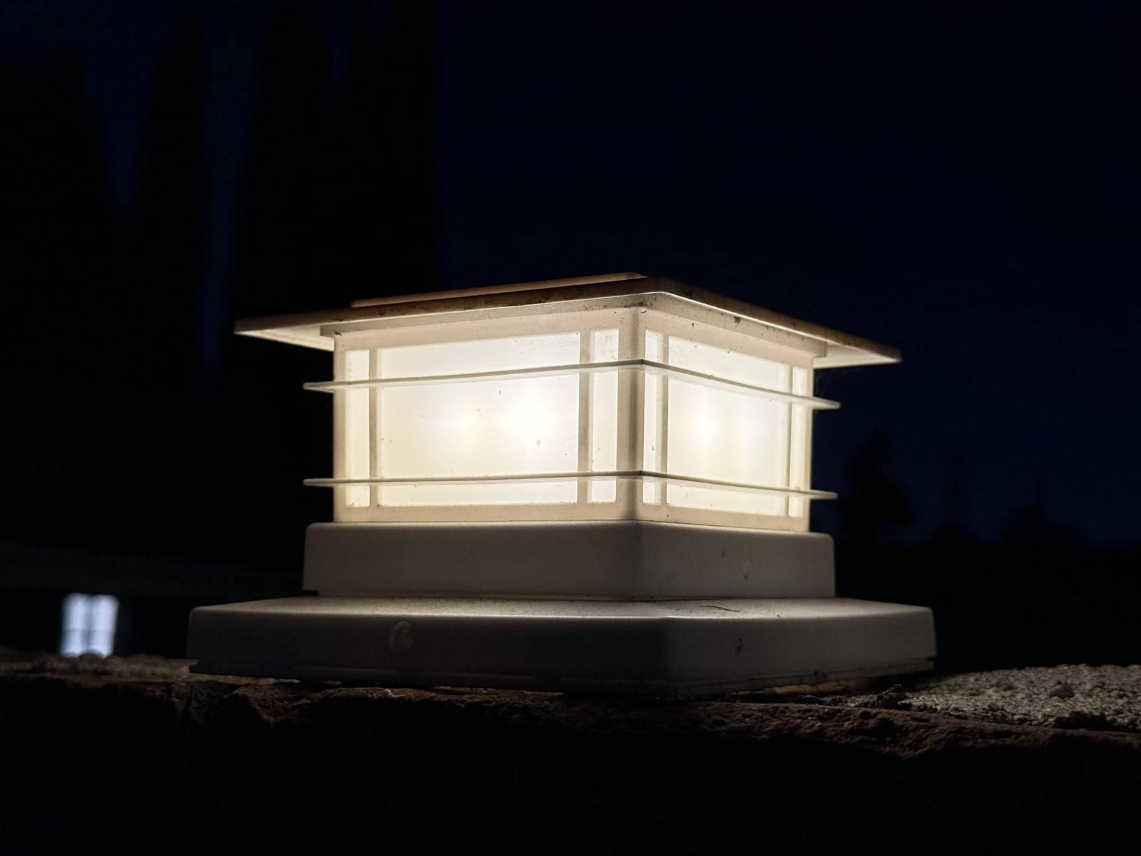 Dynaming 6 Pack Solar Post Cap Lights Outdoor, Fence Post Solar Lights Fit for 4x4 5x5 6x6 Vinyl/Wooden Posts, High Brightness Warm White SMD LED customer photo 1