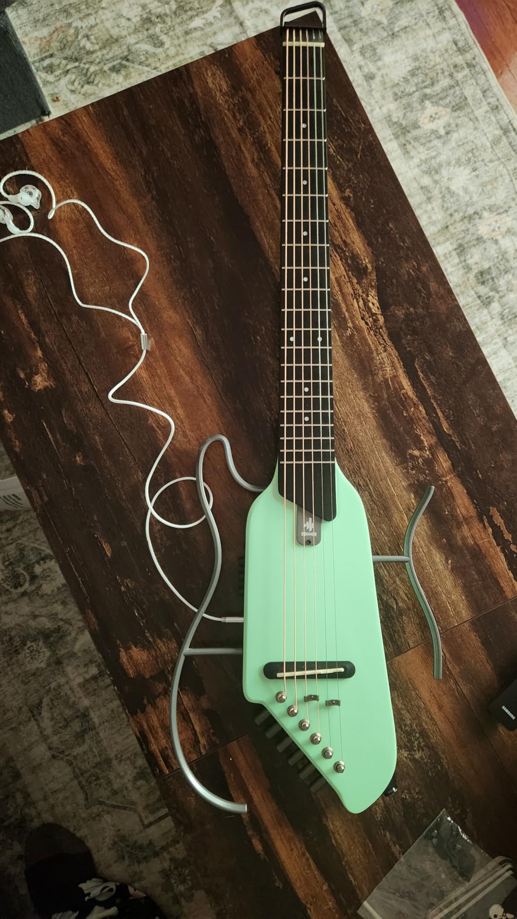 Donner HUSH I Guitar For Travel - Portable Ultra-Light and Quiet Performance Headless Acoustic-Electric Guitar customer photo 1