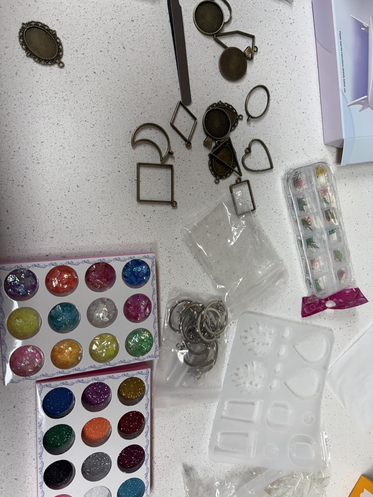 LET'S RESIN UV Resin Jewelry Making Kit - 153Pcs Crystal Clear 250g UV Resin Kit with Light, UV Resin Molds, Resin Starter Kit for Beginners, Keychain&Earring Making, Craft Decor customer photo 2