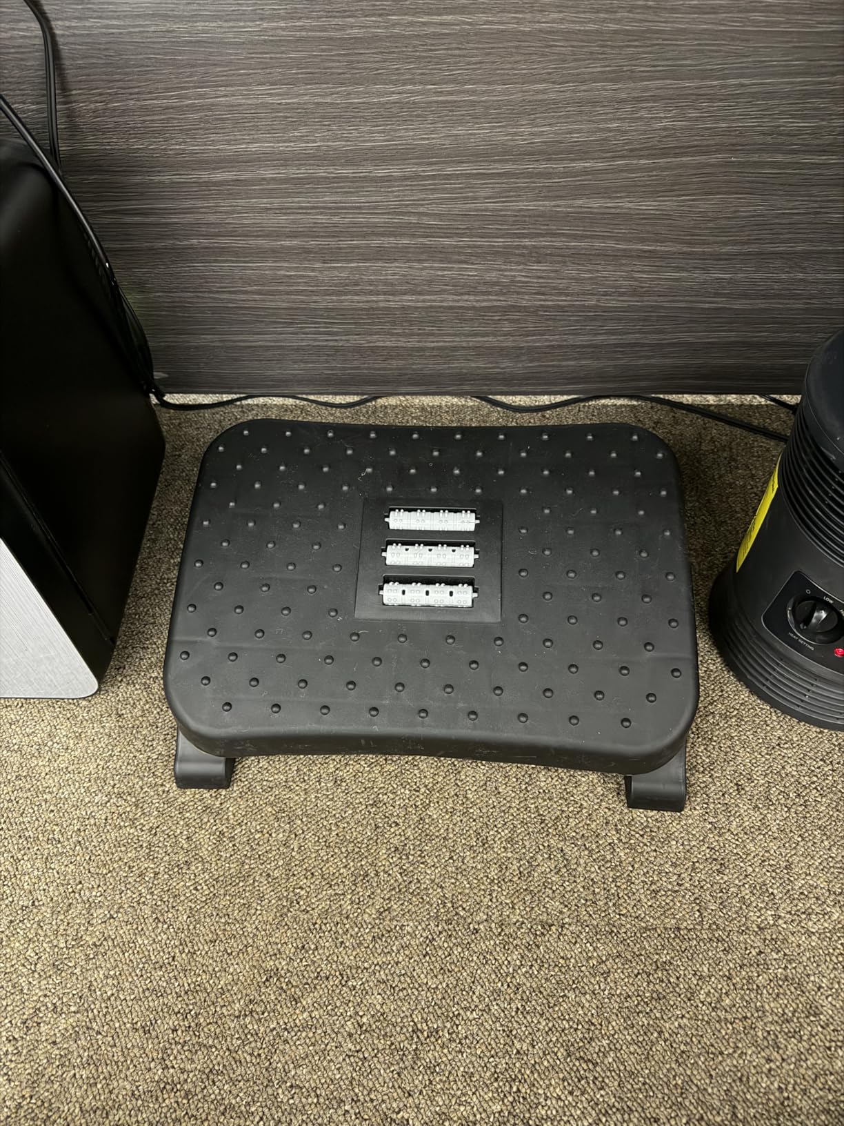Scalebeard Under Desk Footrest, Ergonomic Foot Stool with Massage Rollers Max-Load 120Lbs Desk Leg Rest Pain Relief for Home Office Work customer photo 1