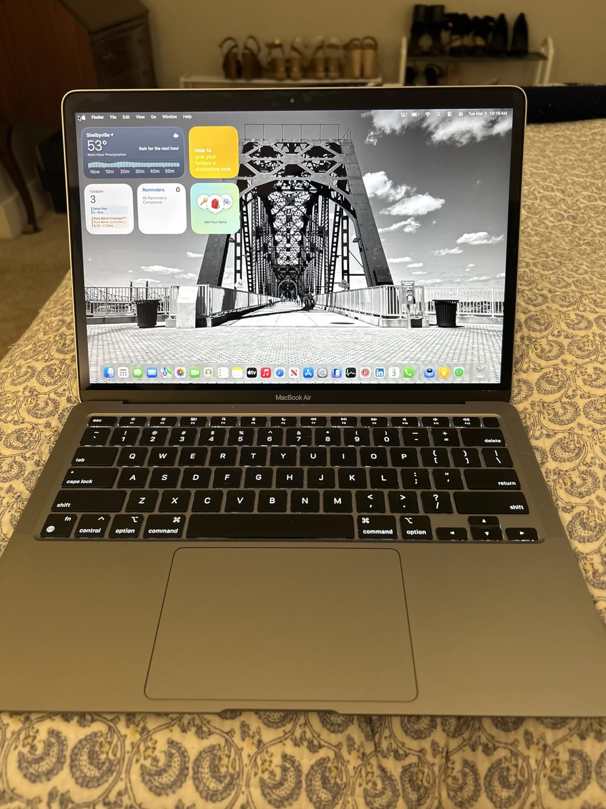 Late 2020 Apple MacBook Air with Apple M1 Chip (13.3 inch, 16GB RAM, 256GB SSD) Space Gray (Renewed) customer photo 2