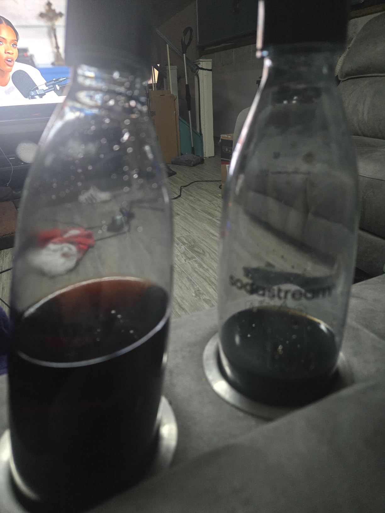SodaStream ART Sparkling Water Maker Value Bundle - CQC CO2 system - Includes 2x CO2 Cylinders, 2x 32 Fl Oz Dishwasher Safe Bottles, 2x Bubly Flavor Drops - Black customer photo 1