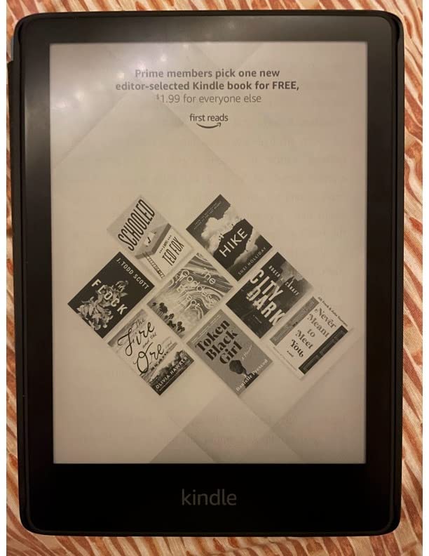 Amazon Kindle Paperwhite (16 GB) - Now with a larger display, adjustable warm light, increased battery life, and faster page turns - Black customer photo 1