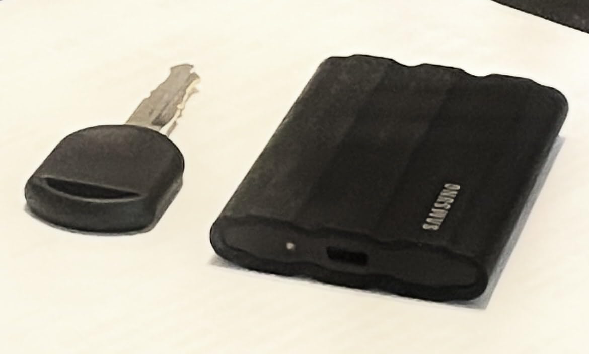 Samsung T7 Shield 2TB Portable SSD - up-to 1050MB/s, USB 3.2 Gen2, Rugged, IP65 Water & Dust Resistant customer photo 2