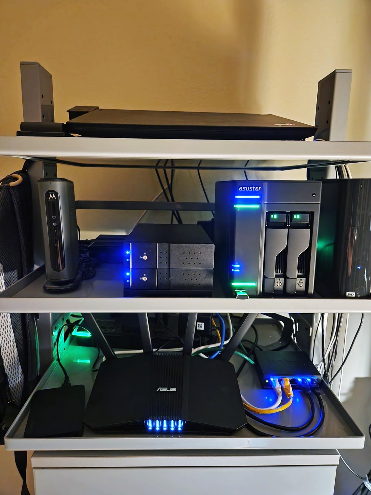 Asustor Lockerstor 4 Gen2 AS6704T | 4-Bay NAS, Quad-Core 2.0GHz Processor, 4GB DDR4 RAM customer photo 1