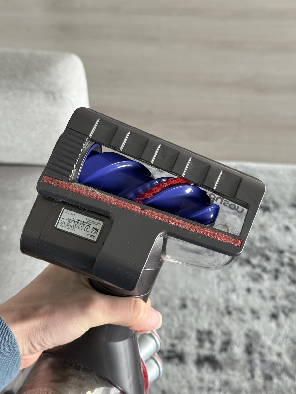 Dyson V8 Cordless Vacuum, Cleans Hard Floors and Carpets, Detangles, Converts to Handheld, 115AW, 2 Power Modes, Up to 40 Minutes customer photo 2