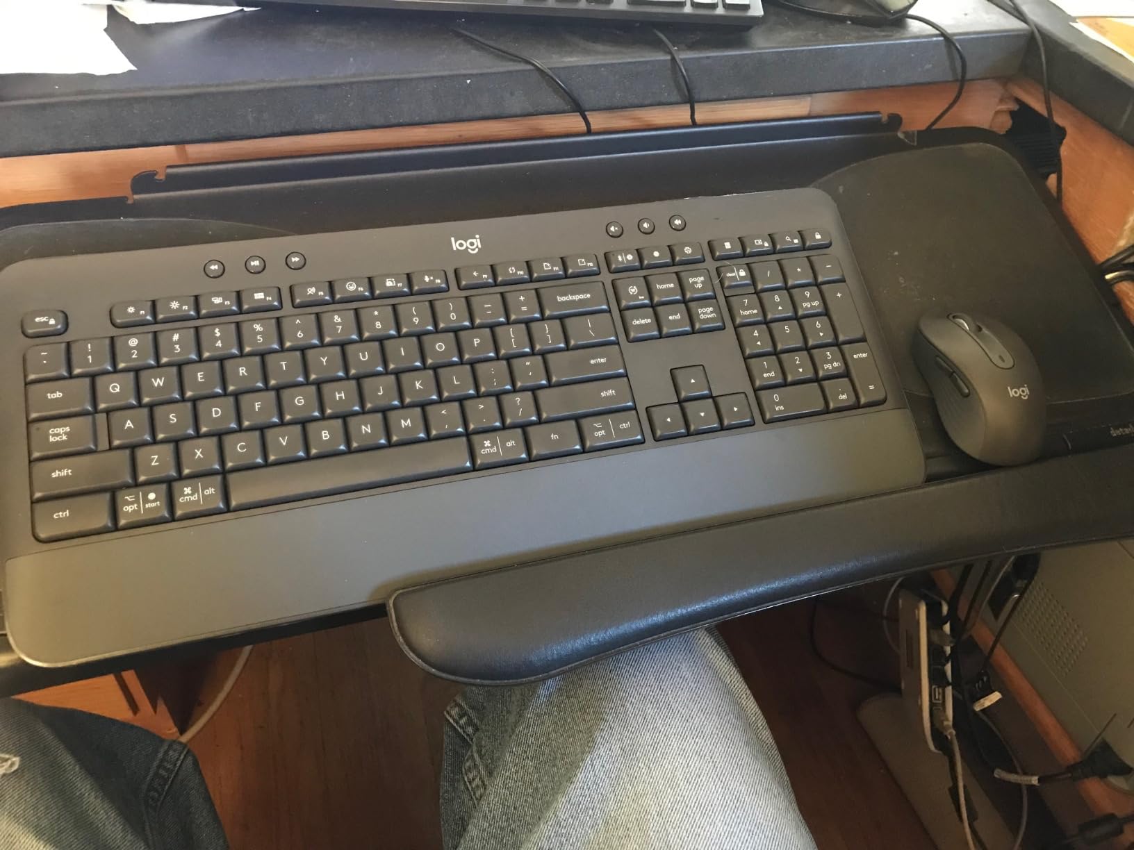 Logitech Signature MK650 Combo for Business, Wireless Mouse and Keyboard, Logi Bolt, Bluetooth, SmartWheel, Globally Certified, Windows/Mac/Chrome/Linux - Graphite customer photo 1