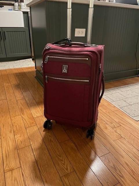 Travelpro Platinum Elite Softside Expandable Carry on Luggage, 8 Wheel Spinner Suitcase, USB Port, Suiter, Men and Women, Coastal Blue, Carry On 21-Inch customer photo 2