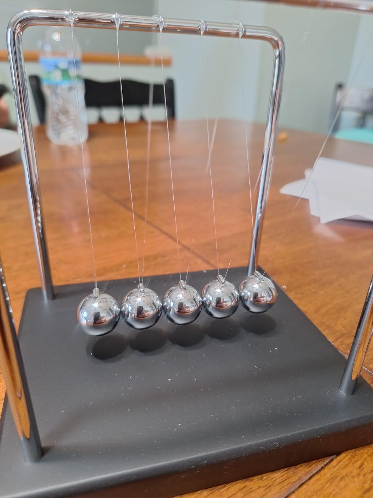 QLKUNLA Newtons Cradle Balance Balls Science Physics Gadget Desktop Decoration Kinetic Motion Toy for Home and Office customer photo 2