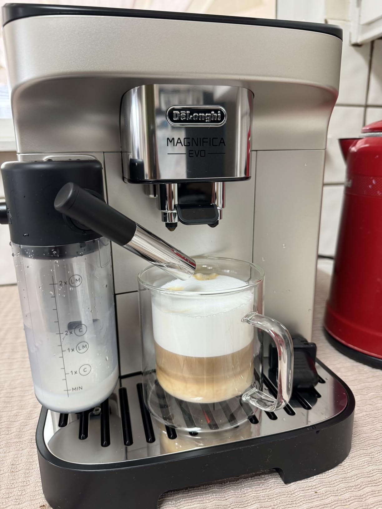 De'Longhi Magnifica Evo Automatic Espresso & Coffee Machine with Auto Milk Frother, Built-in Grinder & Auto-Clean Function, ECAM29084SB customer photo 1