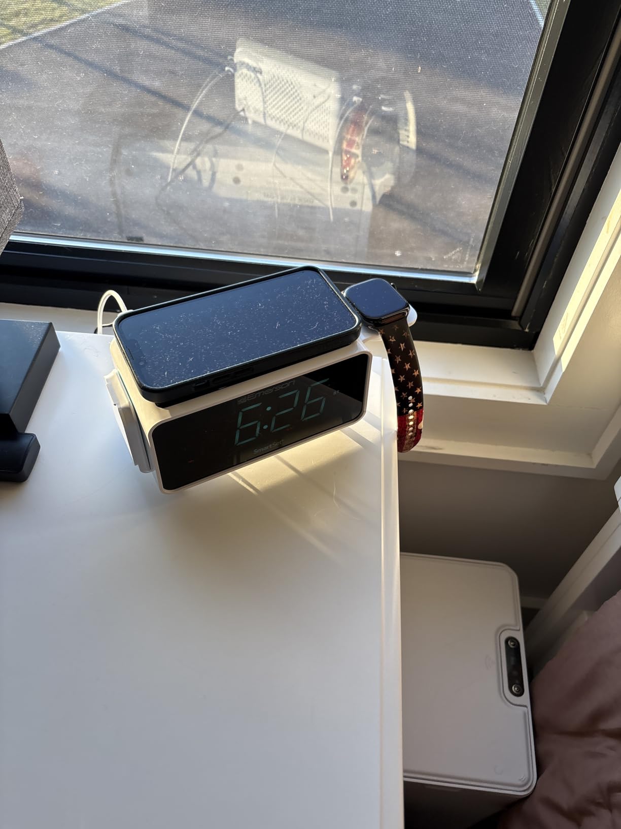 Emerson Smartset Dual Alarm Clock FM Radio with Wireless Charging, Bluetooth Speaker, Ultra Fast Charging for Airpods/iPhone, Foldable Stand, USB Charger, Adjustable LED Glow customer photo 1