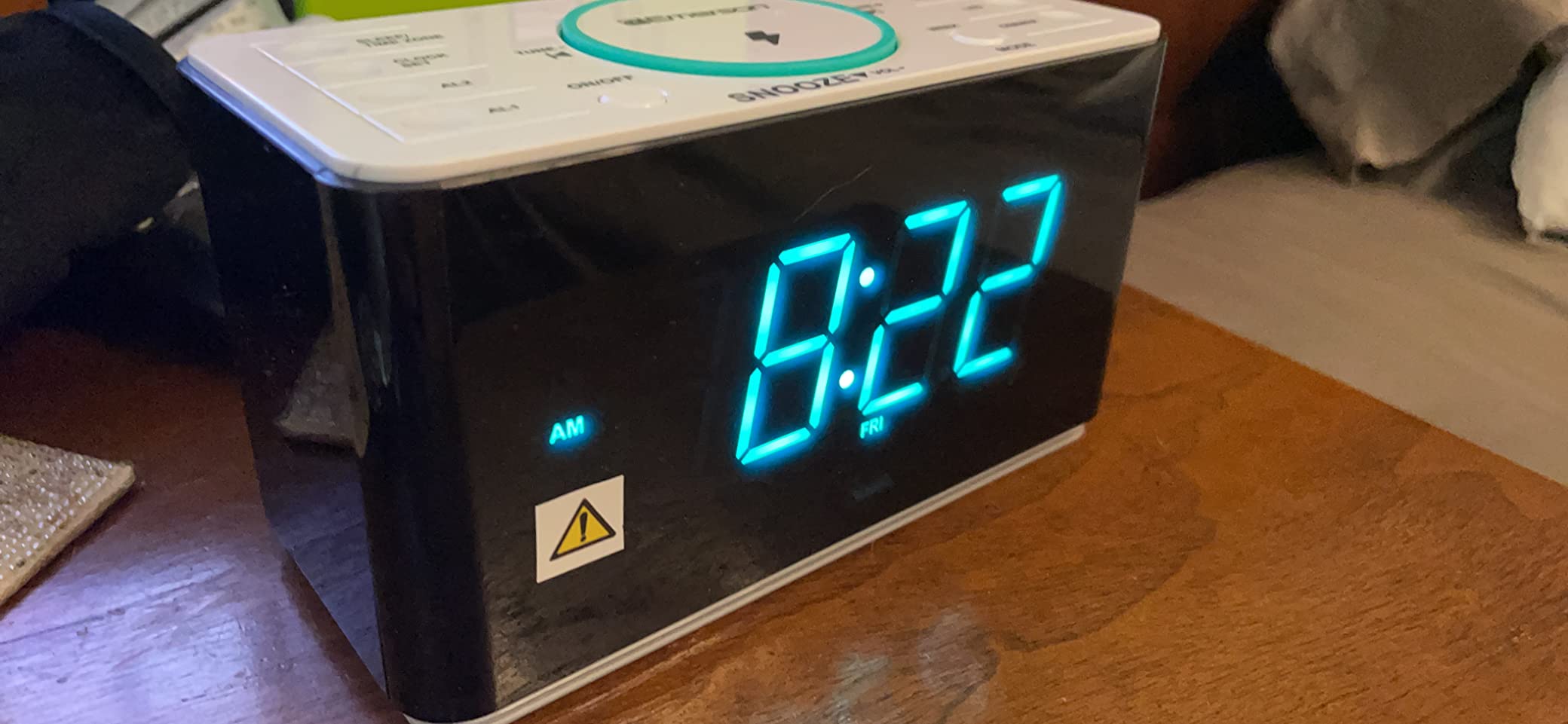 Emerson Smartset Dual Alarm Clock FM Radio with Wireless Charging, Bluetooth Speaker, Ultra Fast Charging for Airpods/iPhone, Foldable Stand, USB Charger, Adjustable LED Glow customer photo 2