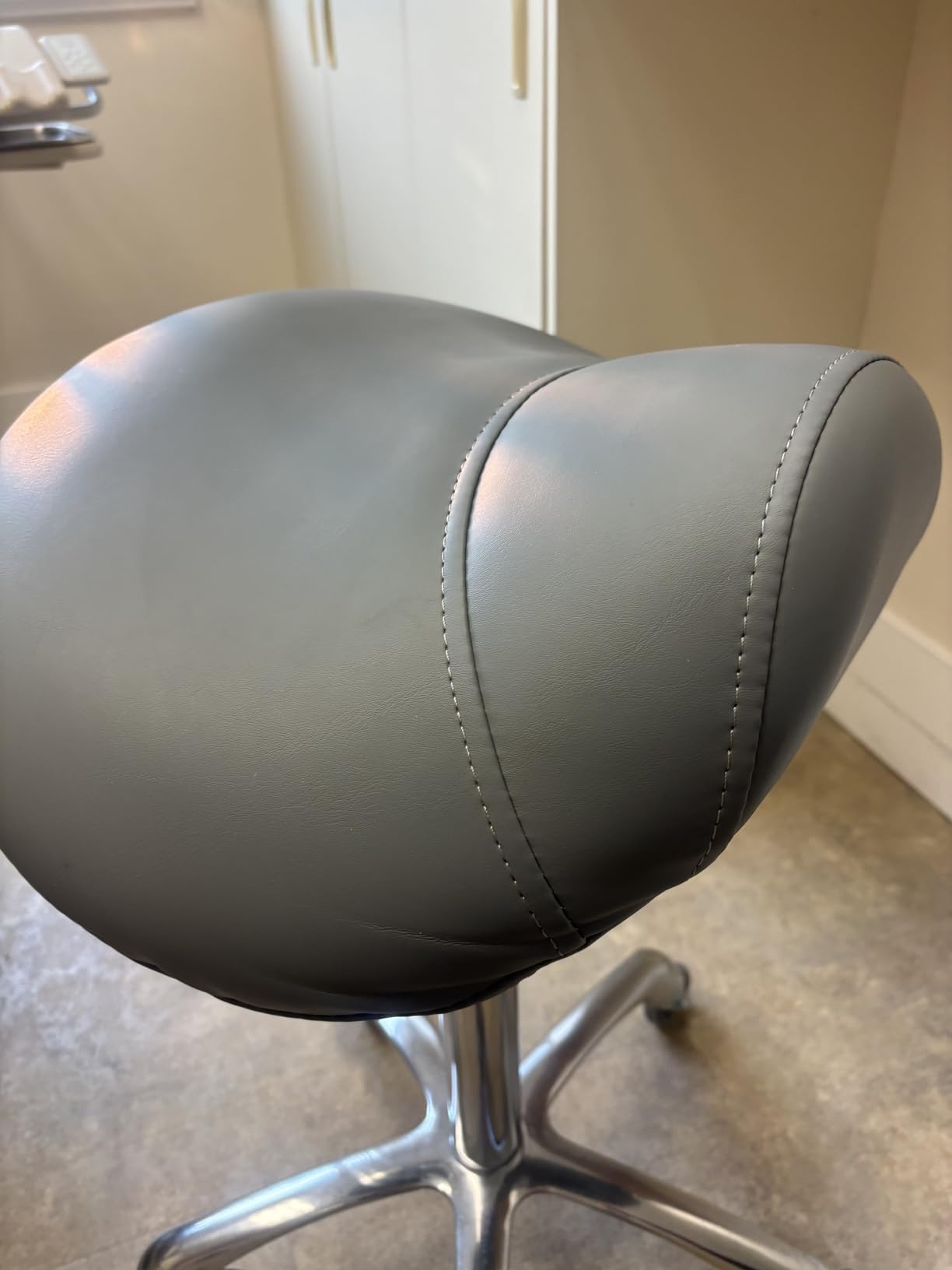 Antlu Saddle Stool Rolling Chair with Back Support, Esthetician Tattoo Dental Stool Chair, Lash Chairs for Eyelash Tech Massage Salon(Black,with Backrest) customer photo 2