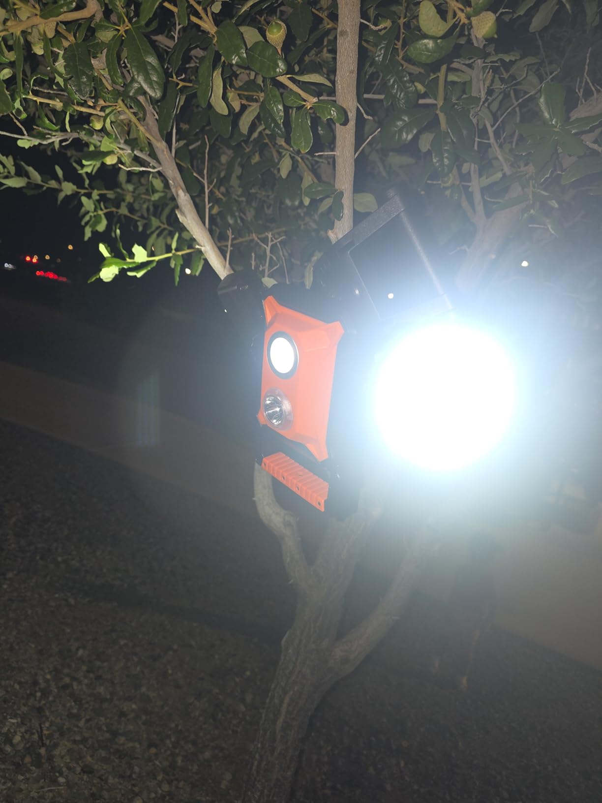 Tresda 30W Rechargeable Work Light, 3000 Lumen Magnetic Work Light Battery Powered, Waterproof Portable Cordless Job Site Lighting for Construction Site, Workshop, Garage, Camping, and Car Repairing customer photo 2