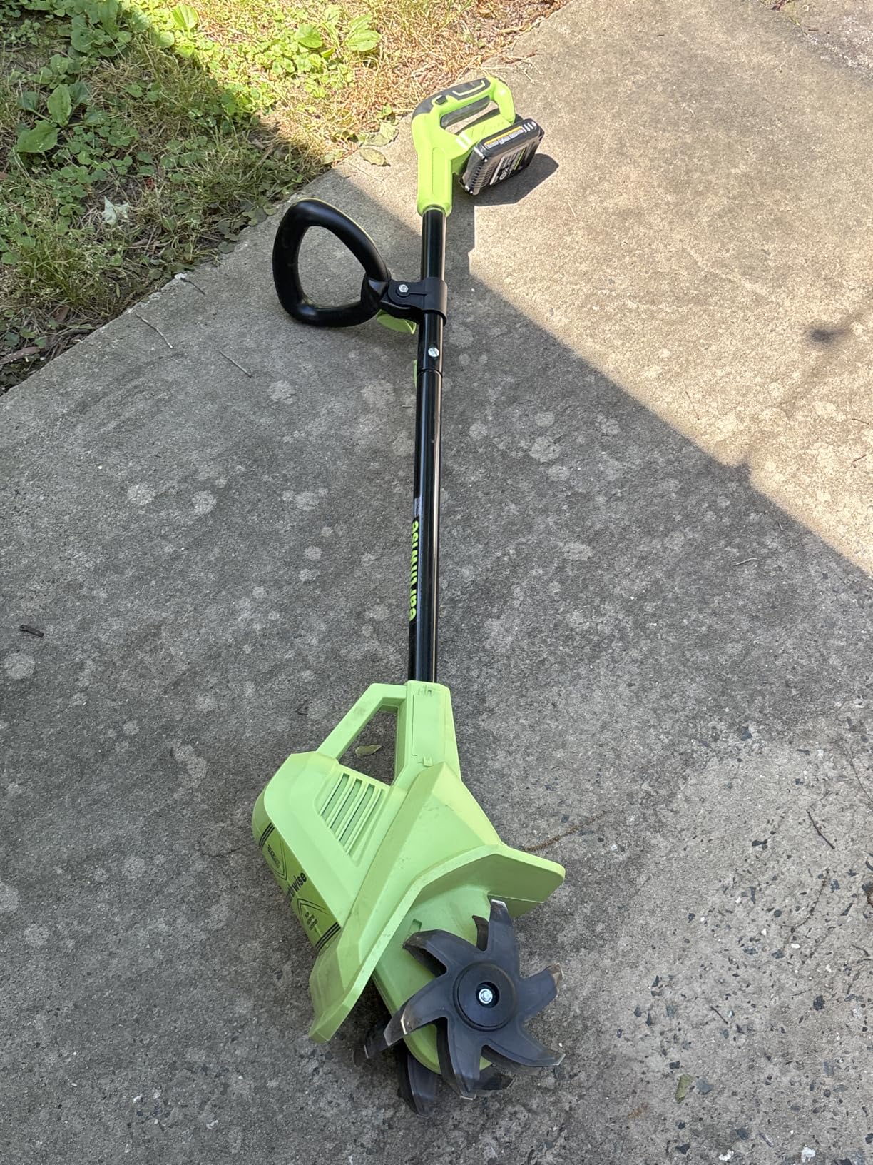 Earthwise TC70020IT 20-Volt 7.5-Inch Cordless Electric Garden Tiller Cultivator customer photo 2
