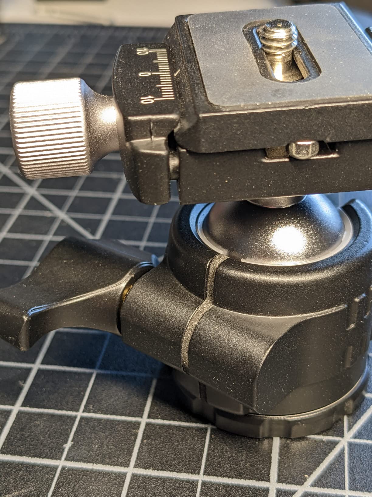 Neewer Low Profile Camera Tripod Ball Head, 36mm Metal Panorama Ball Head Compatible with Arca 1/4 inch Quick Release Plate for Tripod Monopod Slider DSLR Camera Camcorder, Load Capacity: 33lb/15kg - GM36 customer photo 2