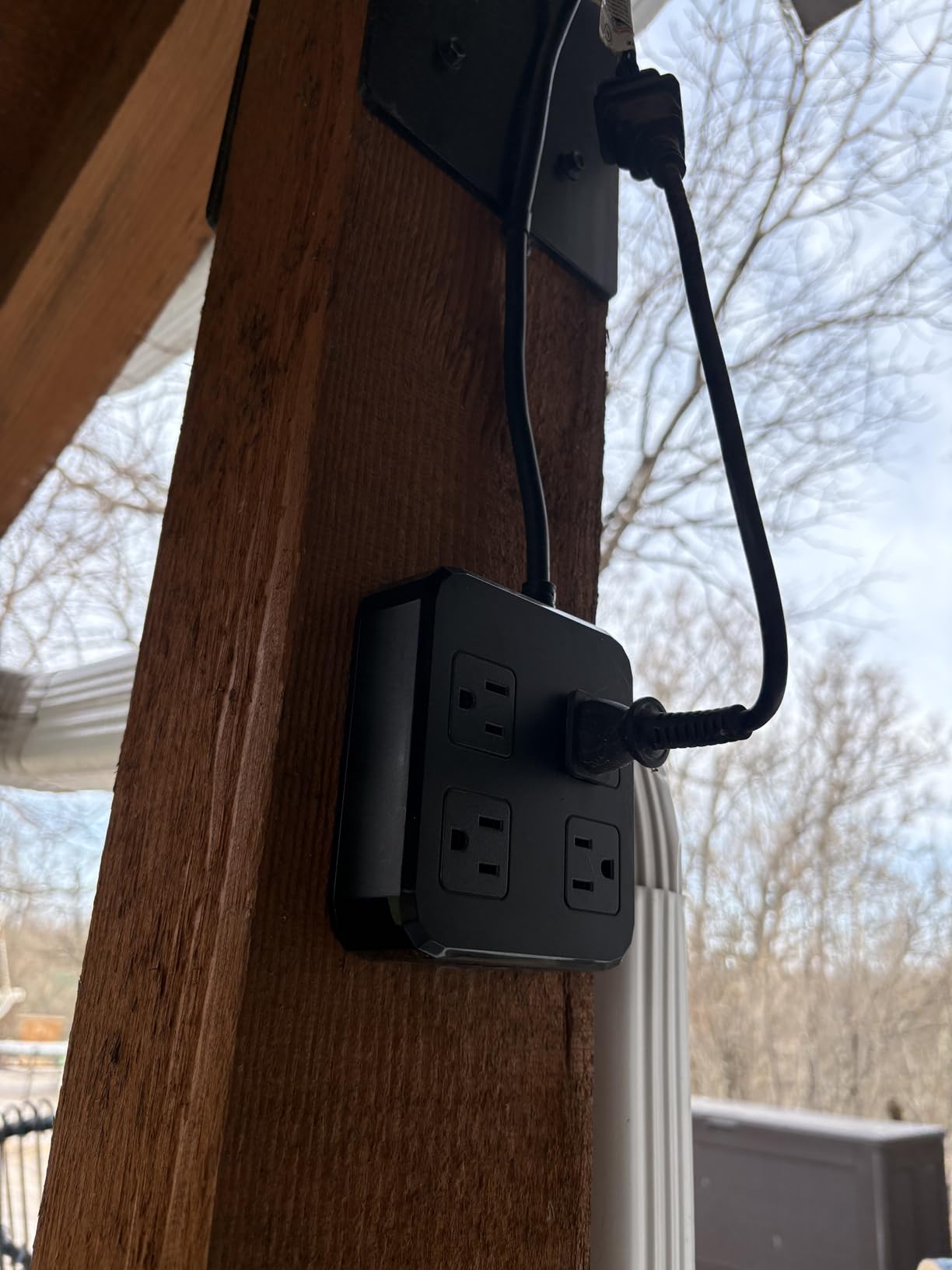 Outdoor Power Strip Weatherproof, Waterproof Surge Protector with 4 Wide Outlets & 3 USB Ports, 10FT Extension Cord, Wall Mountable, Overload Protection for Patio Garden Christmas Lights, ETL Listed customer photo 1