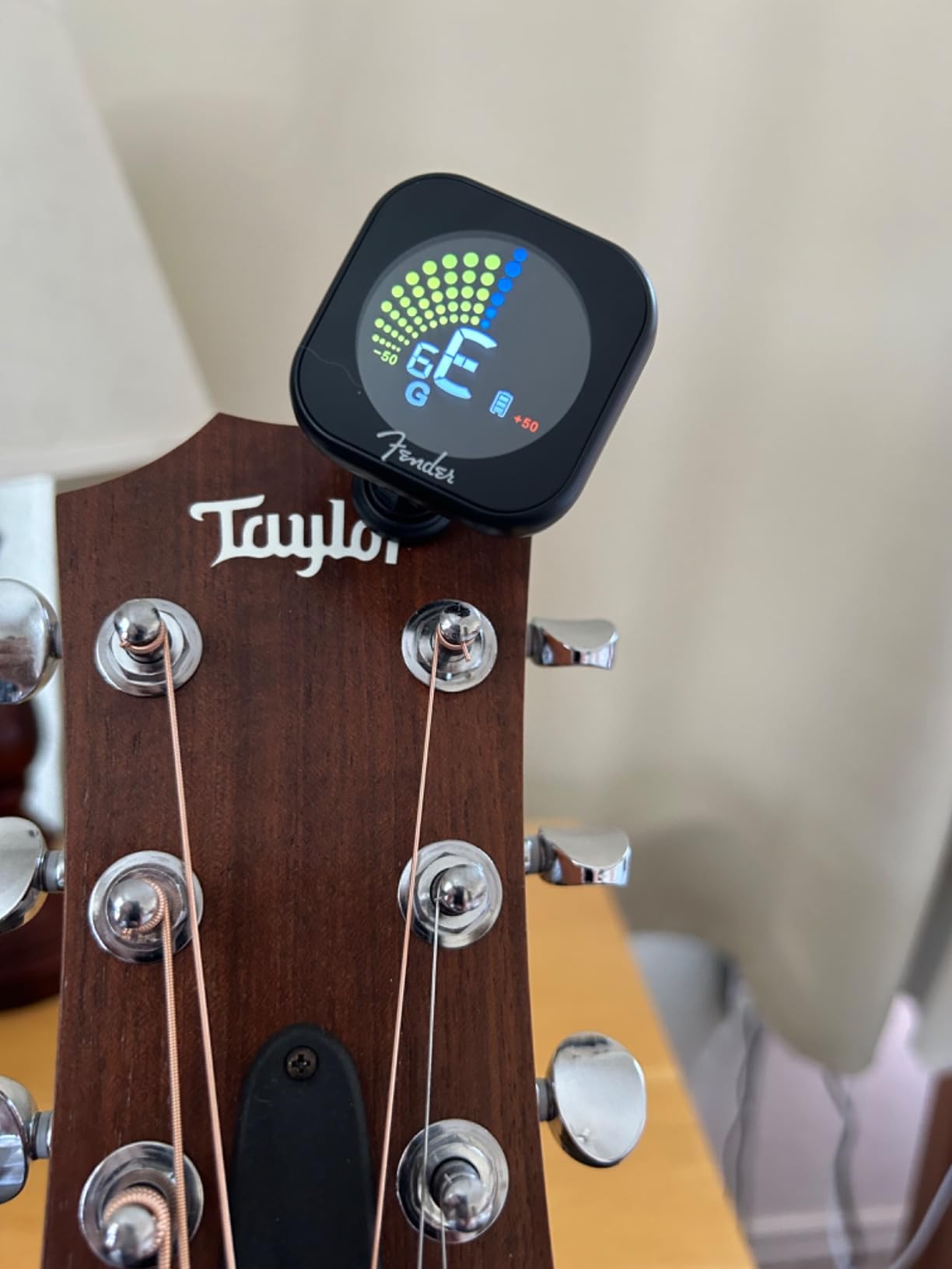 Fender Flash 2.0 Guitar Tuner Clip On, Rechargeable Guitar Tuner for 6 Strings, Battery and Micro USB Audio Charger Included, 4x3x2 Inches, 1 Count,Black customer photo 1
