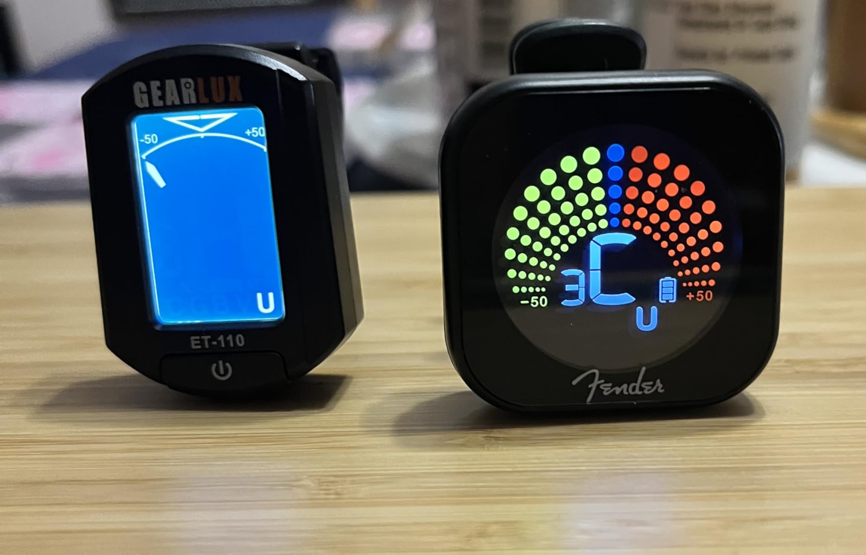 Fender Flash 2.0 Guitar Tuner Clip On, Rechargeable Guitar Tuner for 6 Strings, Battery and Micro USB Audio Charger Included, 4x3x2 Inches, 1 Count,Black customer photo 2