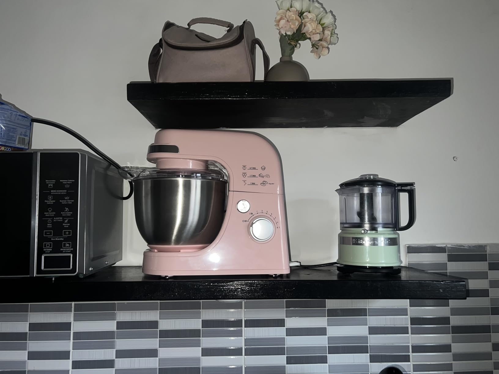 Hamilton Beach Electric Stand Mixer, 4 Quarts, Dough Hook, Flat Beater Attachments, Splash Guard 7 Speeds with Whisk, Silver customer photo 1