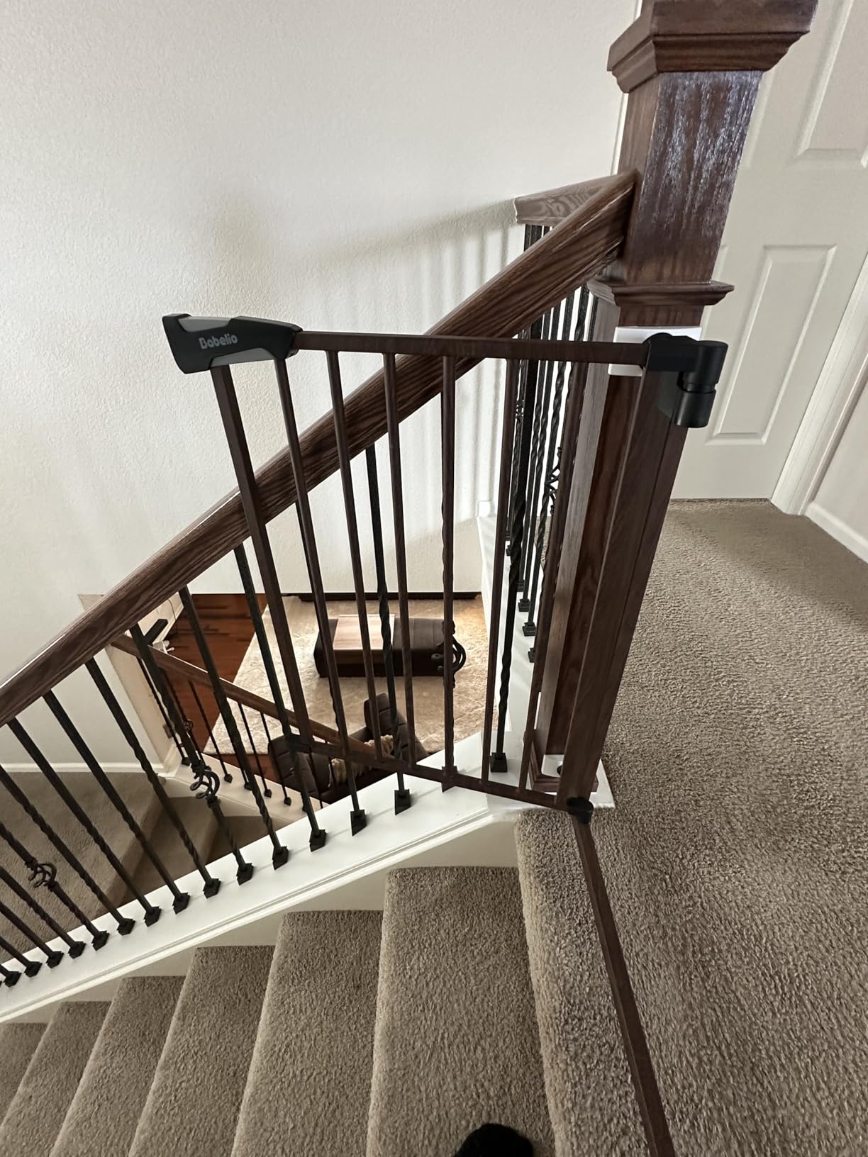 Babelio 29-55 Inch Extra Wide Baby/Dog Gate, PressGuard P7, Metal Auto Close, Pressure Mounted Pet Door for Doorways, White customer photo 1
