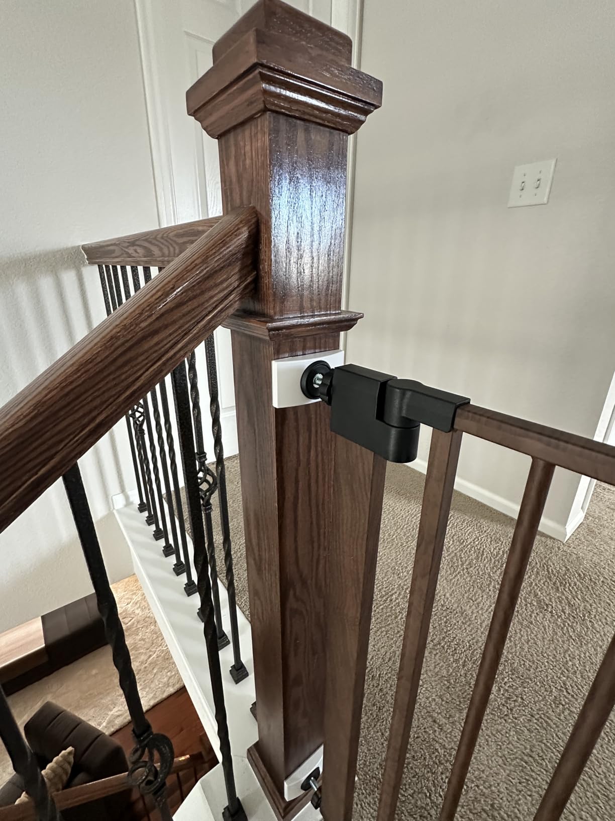 Babelio 29-55 Inch Extra Wide Baby/Dog Gate, PressGuard P7, Metal Auto Close, Pressure Mounted Pet Door for Doorways, White customer photo 2