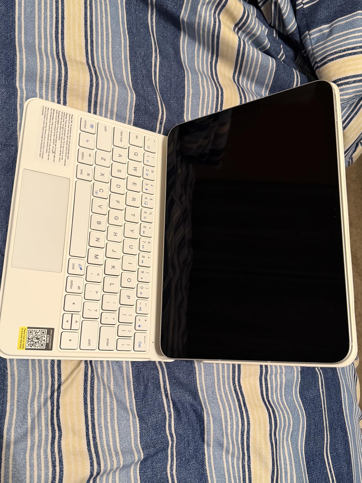 Keyboard Case for iPad 10th Generation 2022 & 11th (A16, 2025) - Magic-Style Keyboard with Multi-Touch Trackpad - Floating Cantilever Stand - Magnetic Case for iPad 10.9 inch 10th / 11th Gen customer photo 2