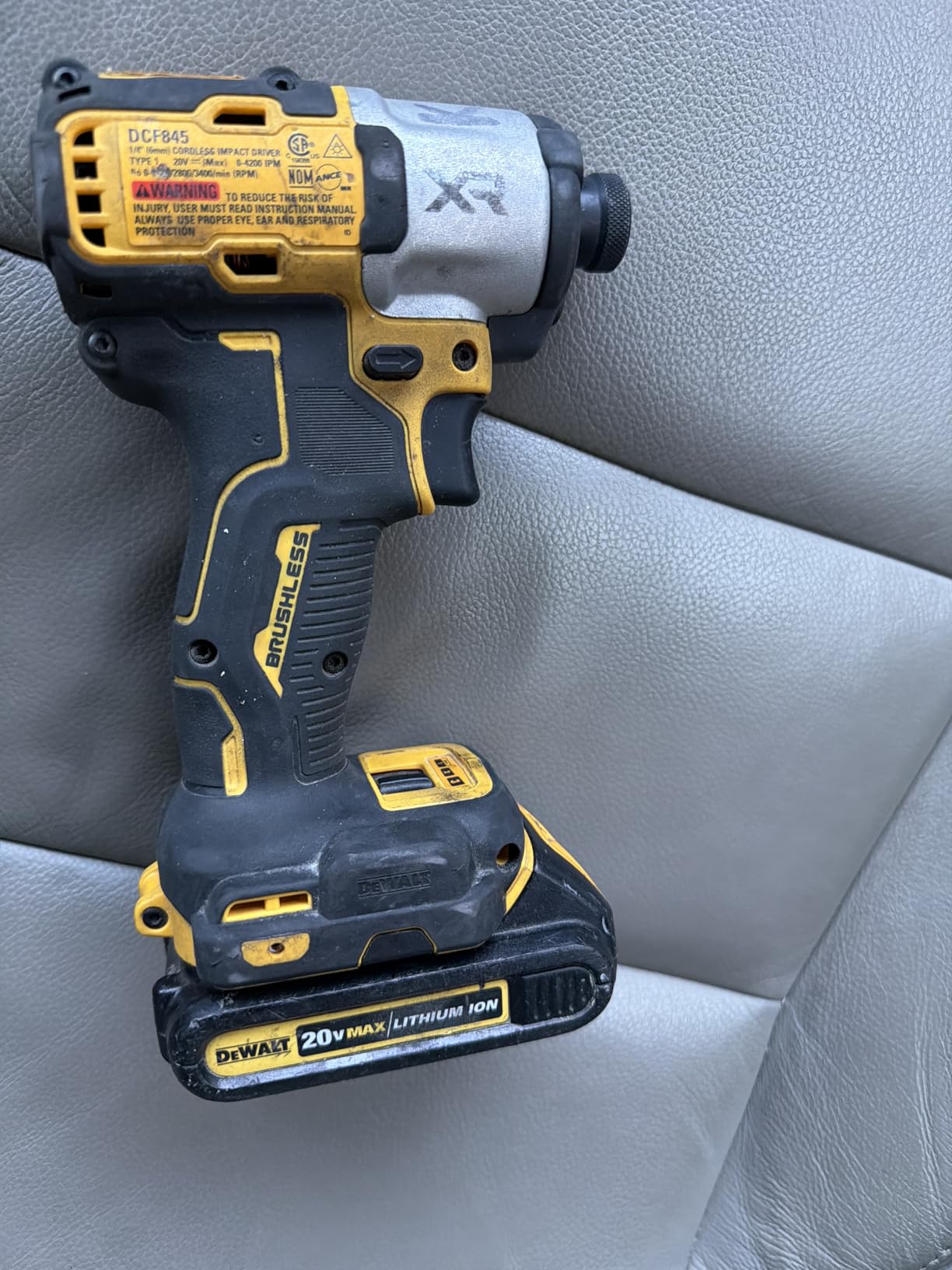 DEWALT 20V MAX XR Impact Driver, 1/4 Inch High Torque Brushless 3 Speed Premium Cordless with LED Light, Tool Only (DCF845B) customer photo 2