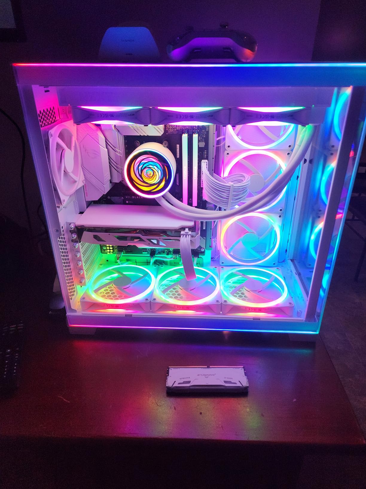 NZXT F140 RGB Twin Pack - 2 x 140mm PWM PC Fans with RGB Controller - High Airflow, Low Noise - Fluid Dynamic Bearing - CAM Software Control - 18 LEDs per Fan - White customer photo 1