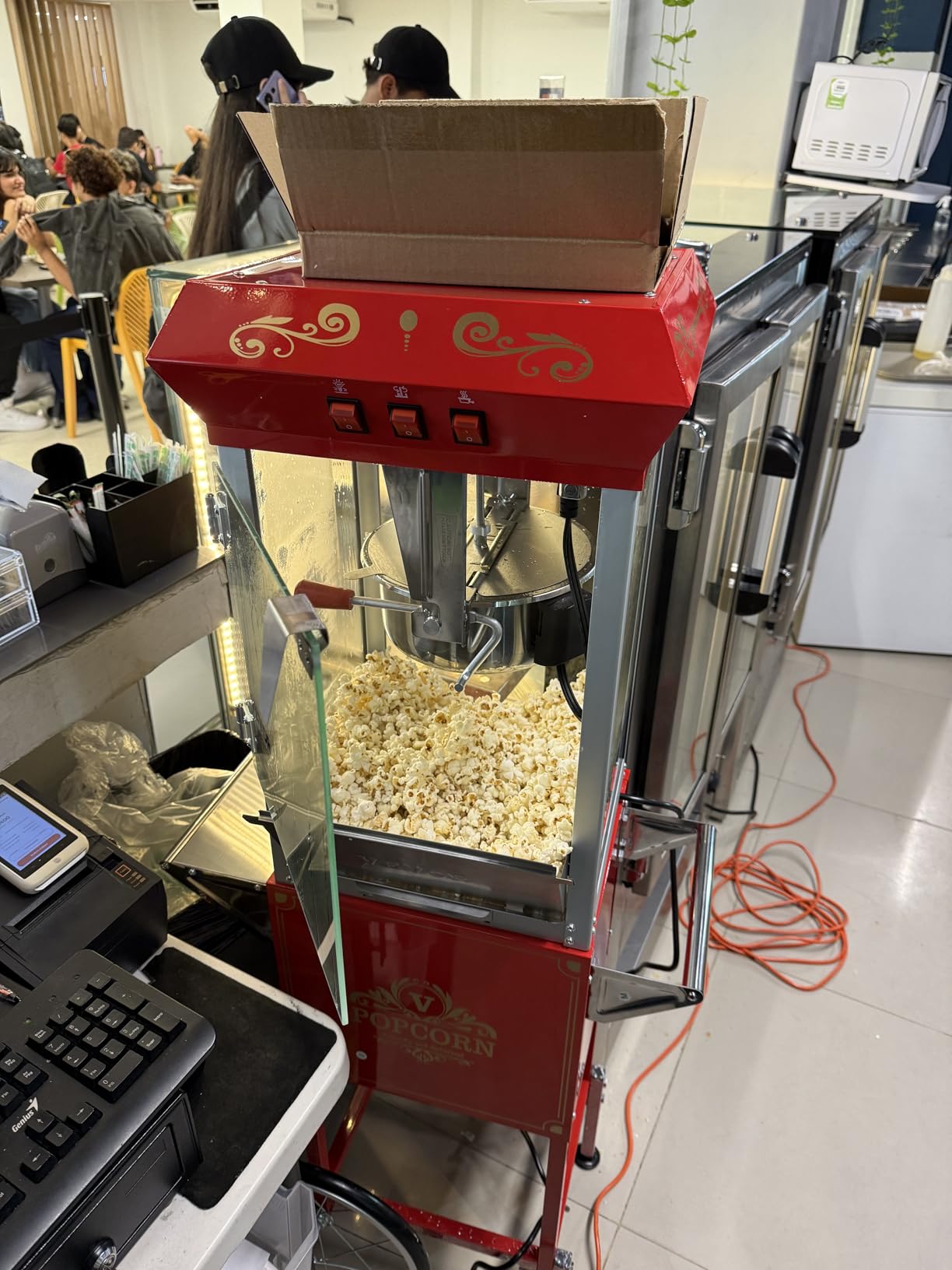 VEVOR Commercial Popcorn Machine, 8 Oz Kettle, 850 W Countertop Popcorn Maker for 48 Cups per Batch, Theater Style Popper with 3-Switch Control Steel Frame Tempered Glass Doors 2 Scoops 2 Spoons, Red customer photo 2