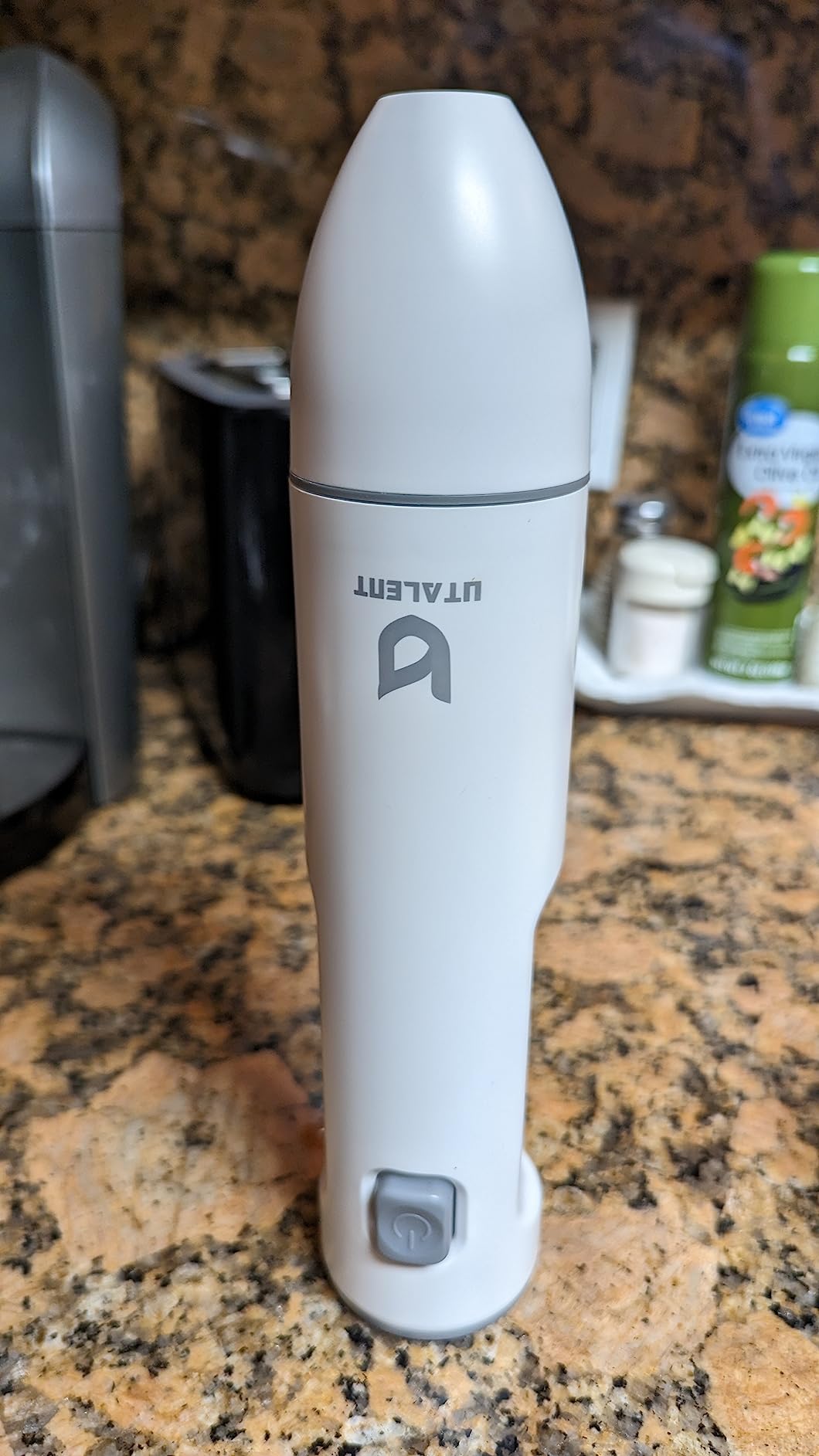 Cordless Hand Blender, UTALENT Variable Speed Immersion Blender handheld Rechargeable, with USB-C Charging Cable, Egg Whisk, for Smoothies, Milkshakes, Hummus and Soups - White customer photo 2