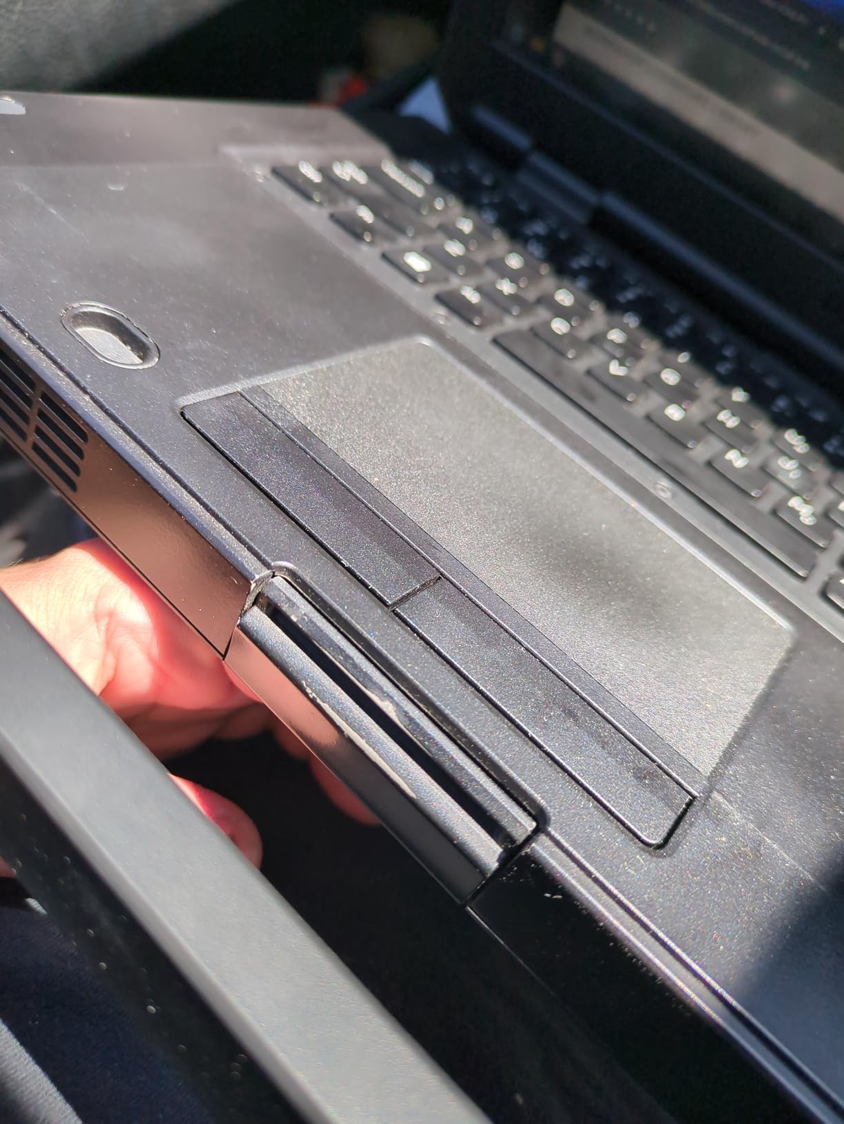 Dell Latitude Rugged 5420 Laptop | Core i7-8650U - 2TB SSD - 32GB RAM - AMD Radeon RX 540 | Win 11 Pro (Renewed) customer photo 2