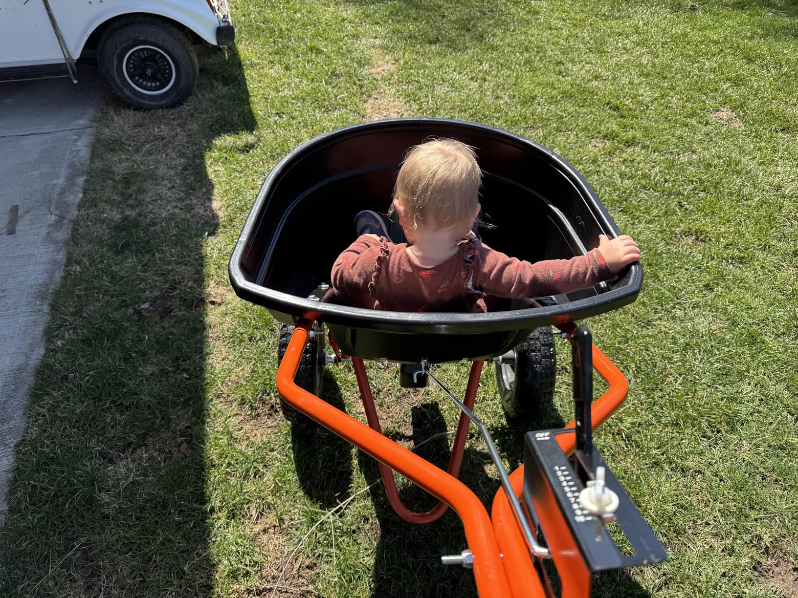 Agri-Fab 45-0614 130 lb. Push Lawn & Garden Broadcast Spreader for Seed, Fertilizer, Salt, Ice Melt; Walk Behind with Easy to use Flow Control Lever customer photo 2