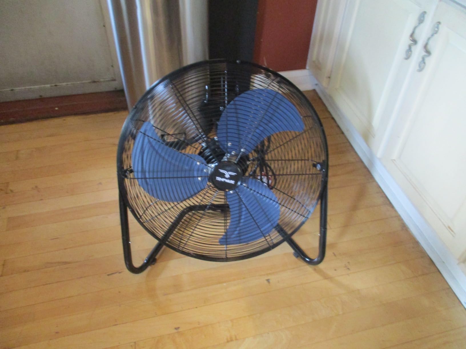 TEMPWARE 20 Inch High Velocity Industrial Floor Fan, 3-Speed Heavy Duty Metal Cradle Floor Fans with 360° Tilt for Warehouse, Workshop, Garage, Factory and Basement, Black & Blue customer photo 1