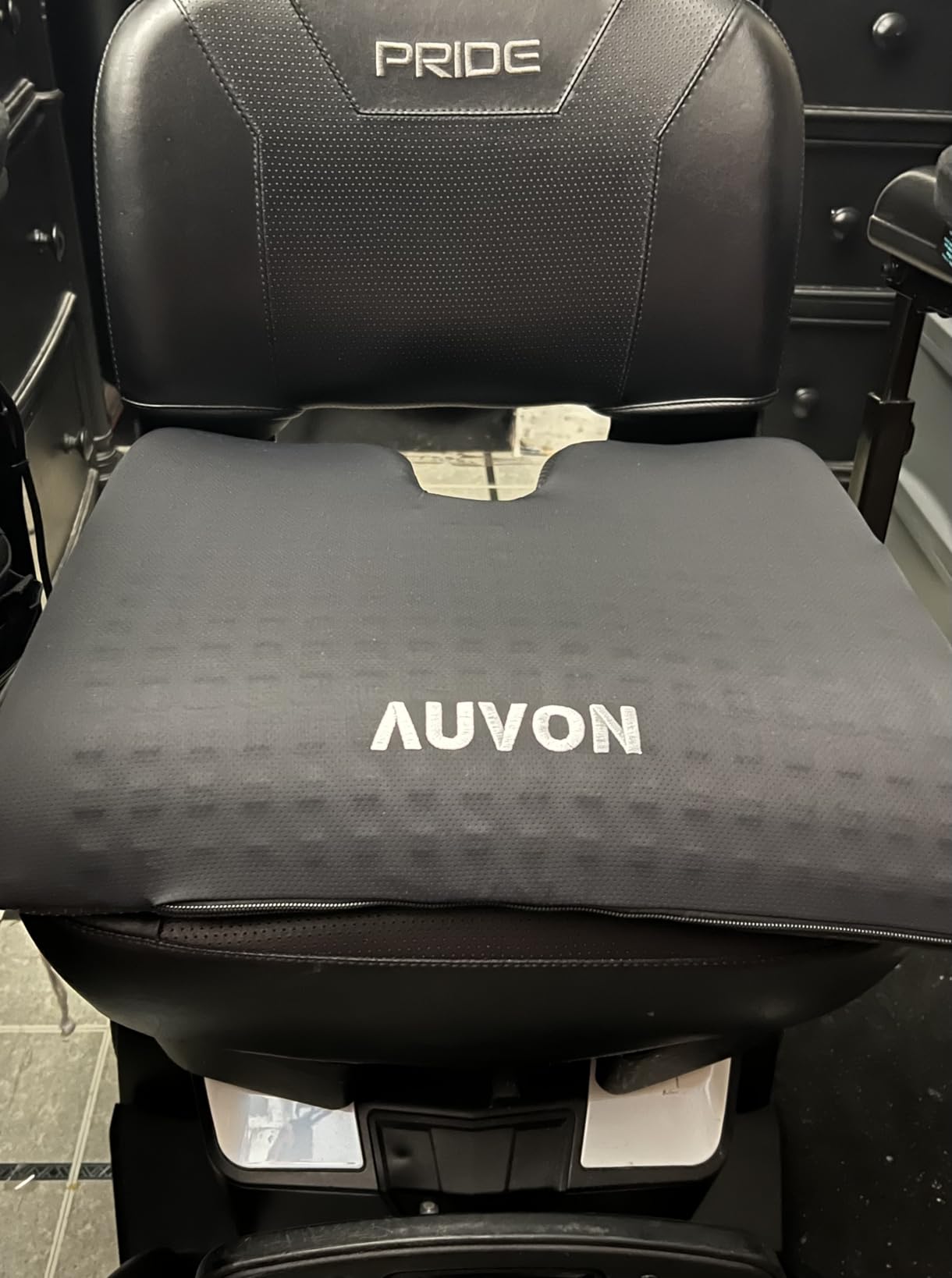 AUVON Gel Wheelchair Seat Cushion, Relieve Sciatica, Back, Coccyx, Pressure Sore and Ulcer Pain, Refreshing Ergonomic Chair Cushion with Waterproof Silk Fabric, Anti-Slip Cover customer photo 2