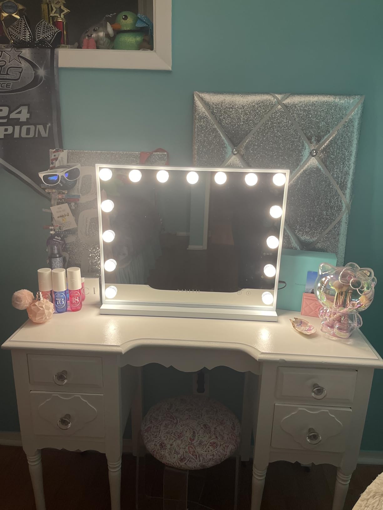 VANITII Vanity Hollywood Mirror with Lights Speaker USB Charging Lighted Makeup Mirror with Bulbs 3 Lighting Modes for Bedroom Dressing Room customer photo 1