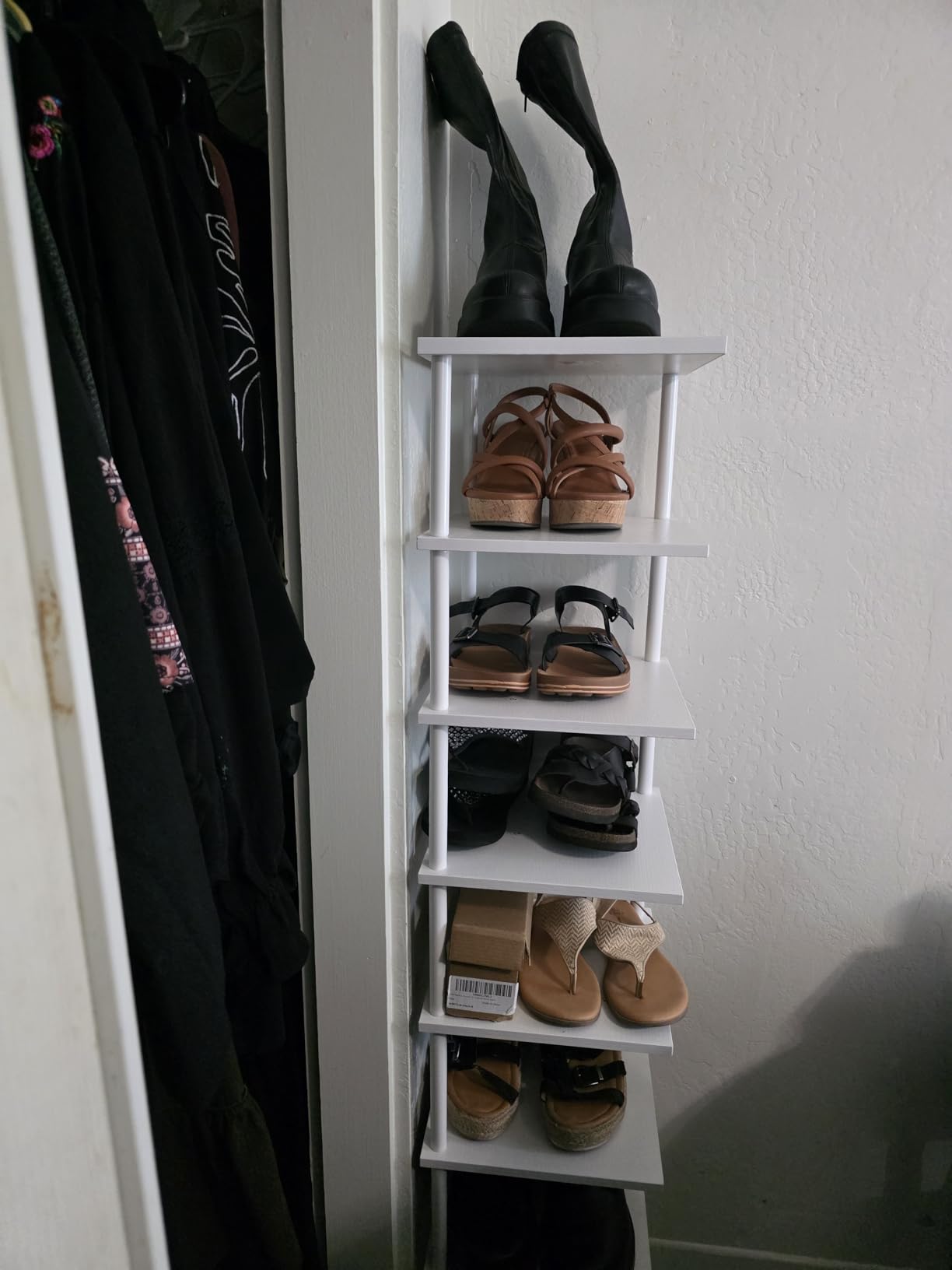 HOOBRO Vertical Shoe Rack, 8-Tier Narrow Shoe Shelf, Shoe Storage Organizer for Small Space, 11