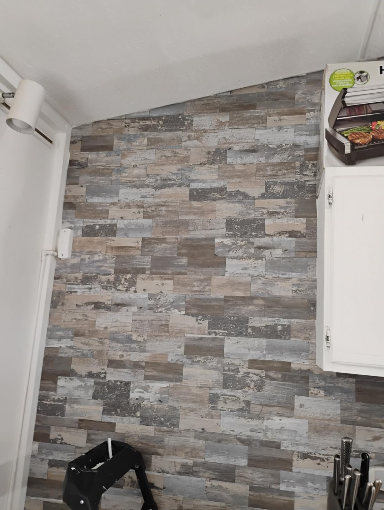 Art3d 102-Piece Peel and Stick Wall Tile for Kitchen Backsplash, Bathroom, Fireplace, 3in. x 6in. Stick on Subway Tile, Glossy White customer photo 2