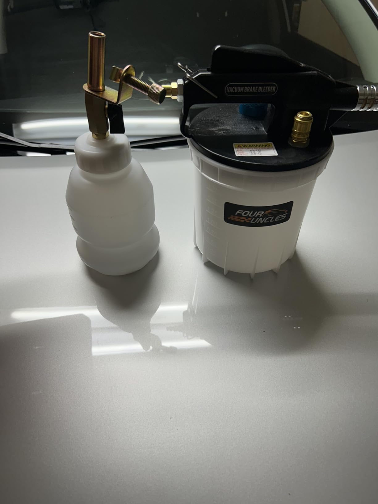 FOUR UNCLES Brake Bleeder Vacuum Pump Kit - Pneumatic Brake Fluid Extractor with 1L Refilling Bottle for Brake Fluid Bleeding, One-Person Operation customer photo 2