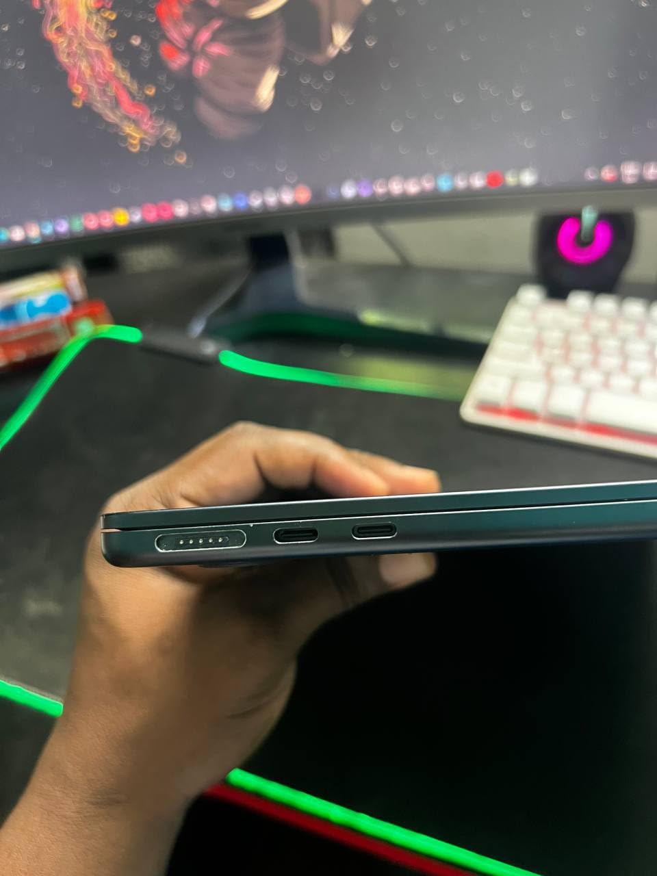 2022 Apple MacBook Air with Apple M2 Chip (13-inch, 16GB RAM, 512GB SSD Storage) (QWERTY English) Space Gray (Renewed) customer photo 2