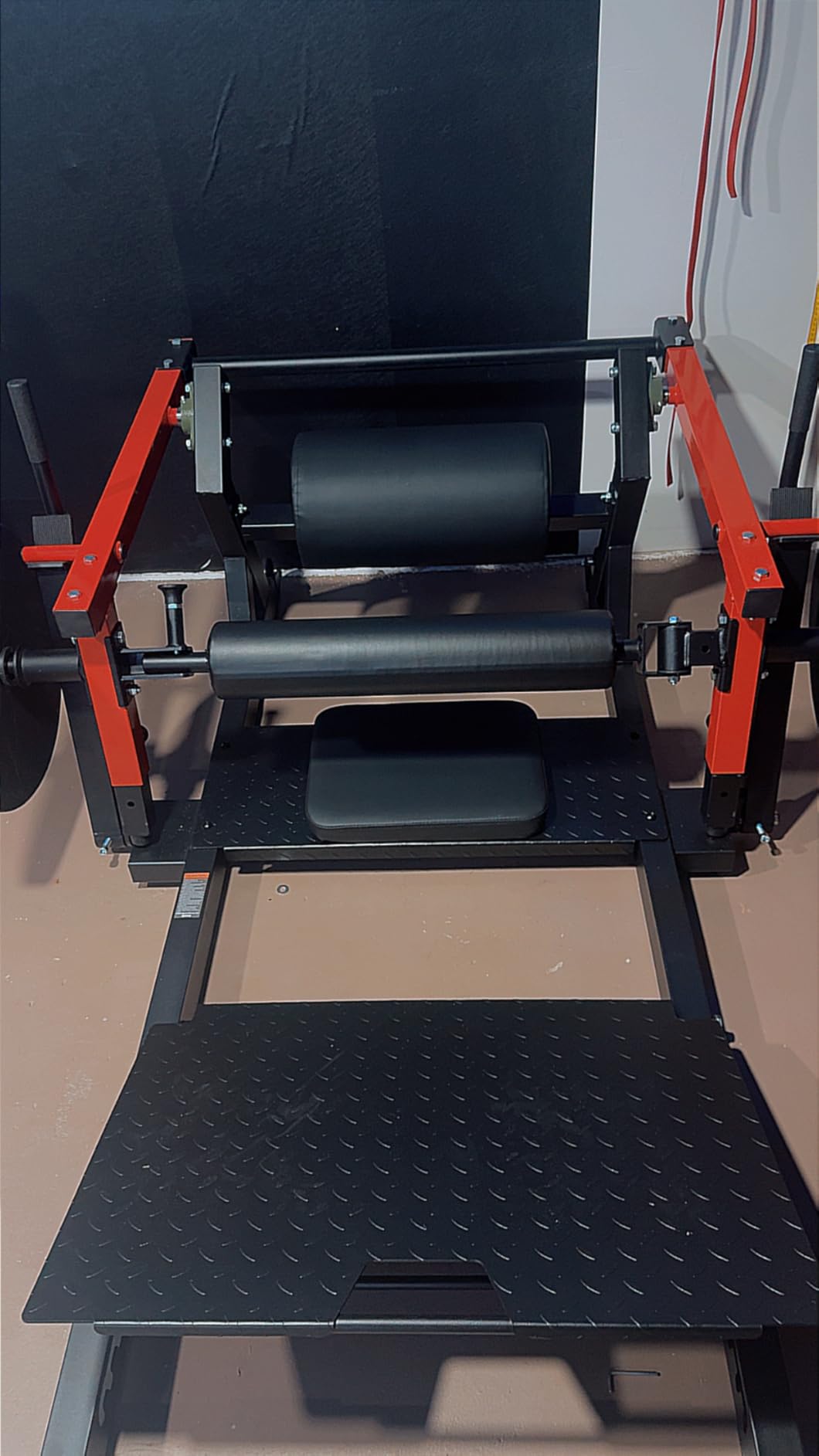 GMWD Hip Thrust Machine, 800LBS Plate-Loaded Glute Bridge Machine with Weight Holder, Heavy Duty Butt Exercise Equipment for Glute Muscles Building and Butt Shaping, Adjustable Footboard customer photo 2