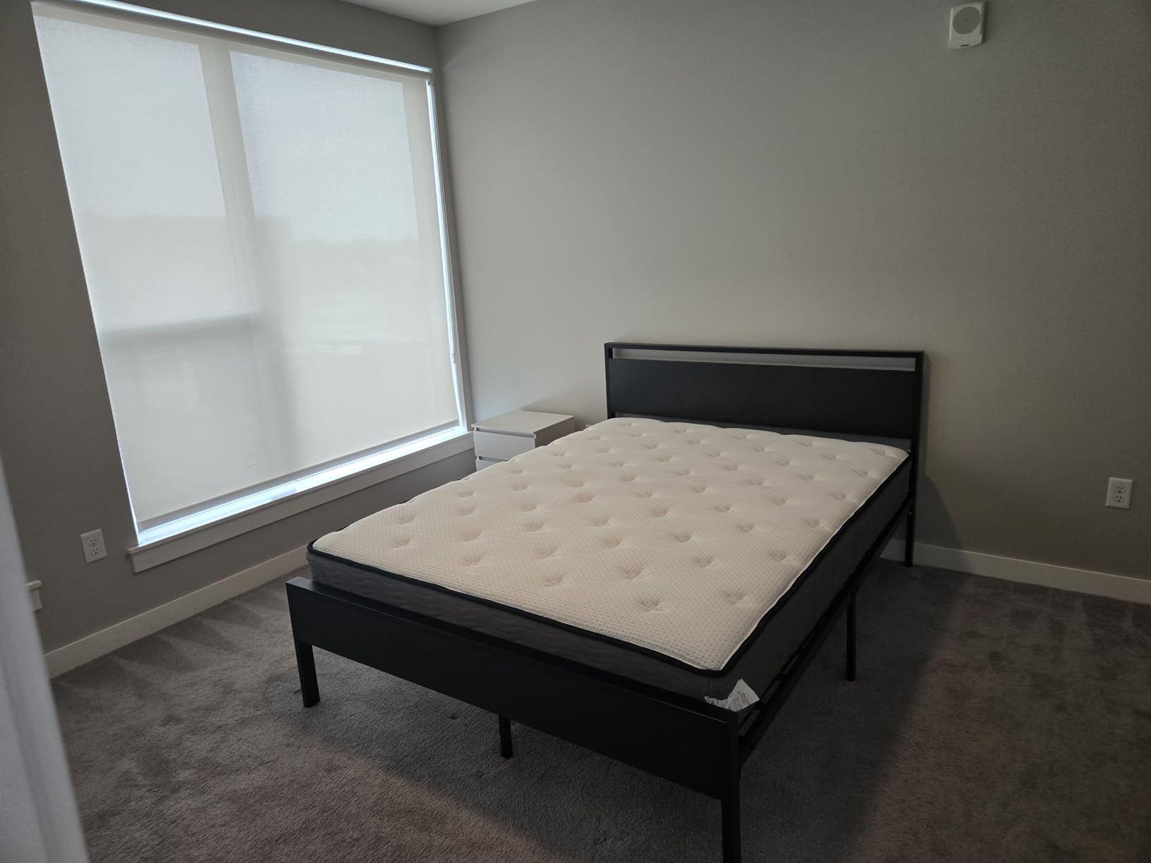 ZINUS 12 Inch True Support Hybrid Mattress [New Version], Queen, Fiberglass Free, Medium Feel, Motion Isolation, Certified Safe Foams & Fabric, Mattress in A Box customer photo 1