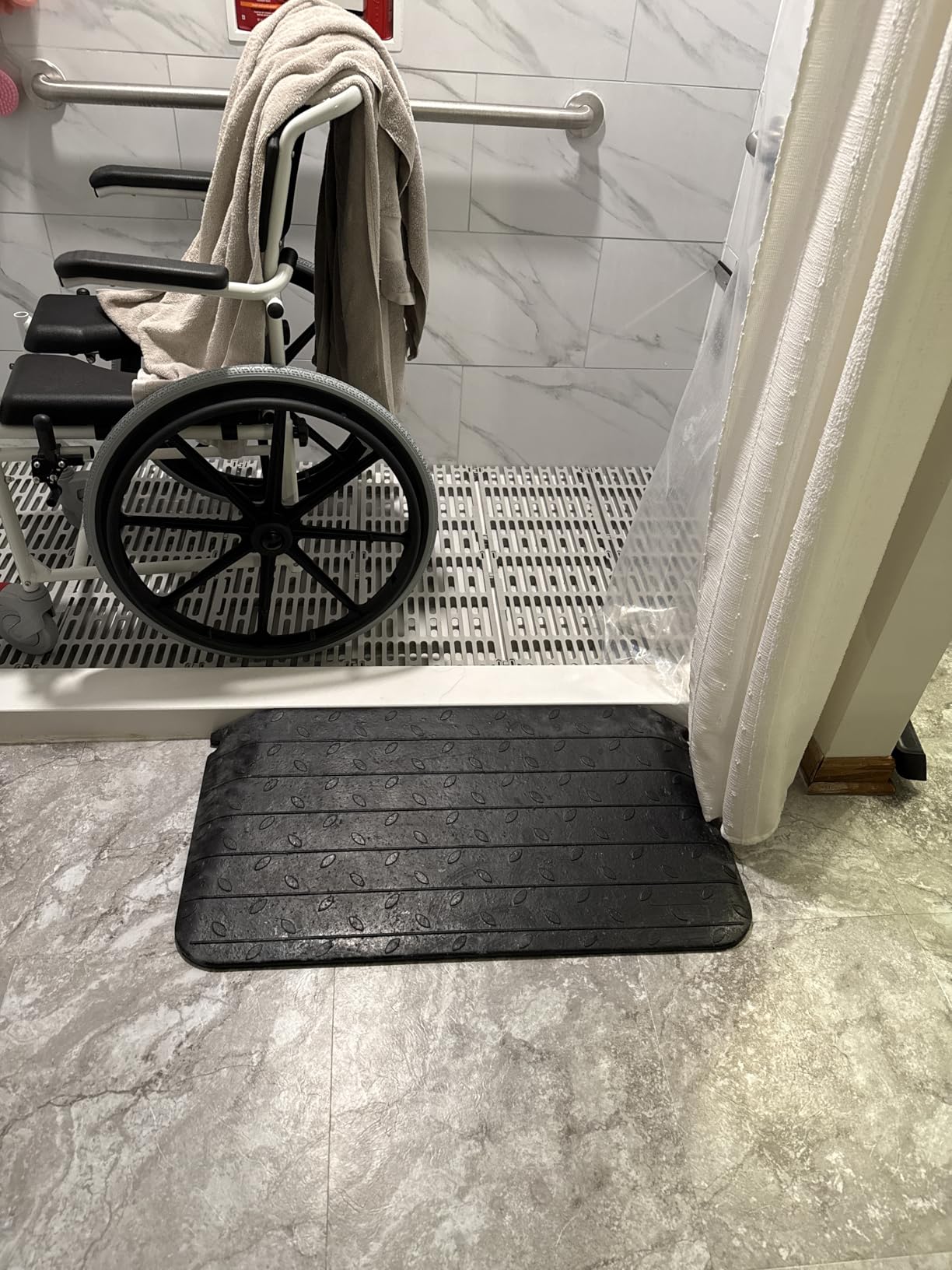 BESEA 3 Inch Rise Threshold Ramp Anti-Slip Wheelchair Ramp Rubber Curb Ramp for Home Doorways 3 Feet Long 5500lbs Load Capacity(Anti-Slip Design) customer photo 1