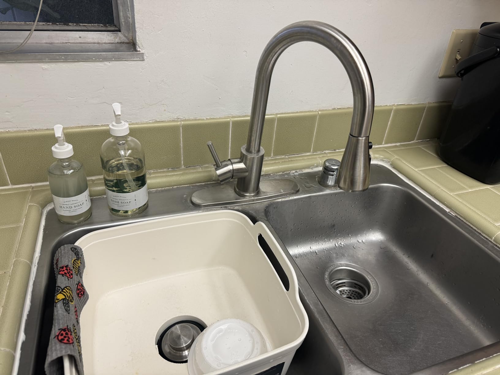 Charmingwater Touchless Bathroom Faucet for 3 Hole, 8 Inch Widespread Bathroom Sink Faucet with Automatic Sensor, 2-Handle Basin Mixer Vanity Taps with 360° Swivel Spout, Chrome customer photo 2