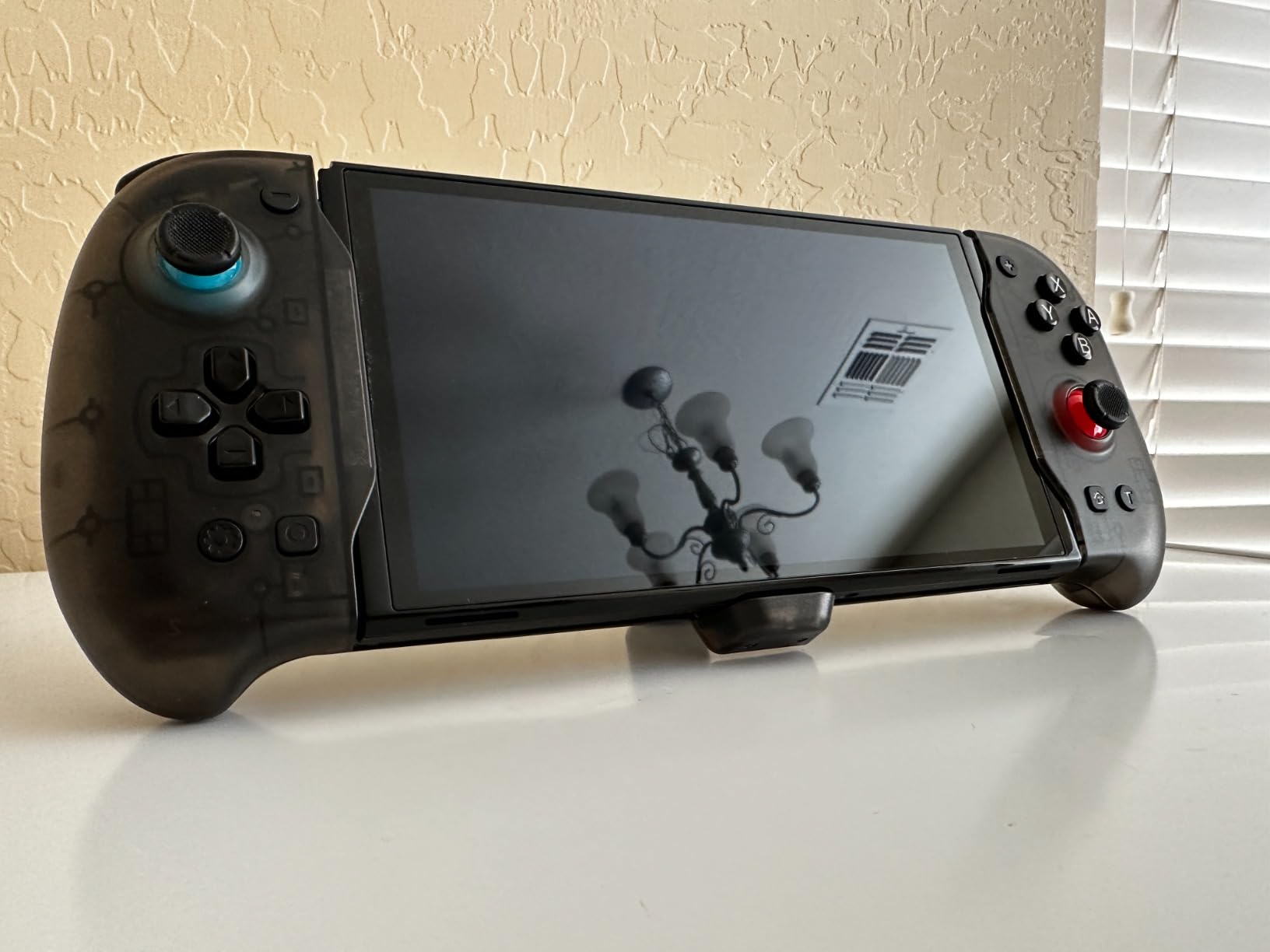 NexiGo Hall Effect Gripcon with Kickstand and HDMI Out for TV Docking, Hall Sensing Joystick for Switch/Switch OLED, Handheld Mode, 4K/1080P Supported HDMI and USB 3.0 Port, Black customer photo 2