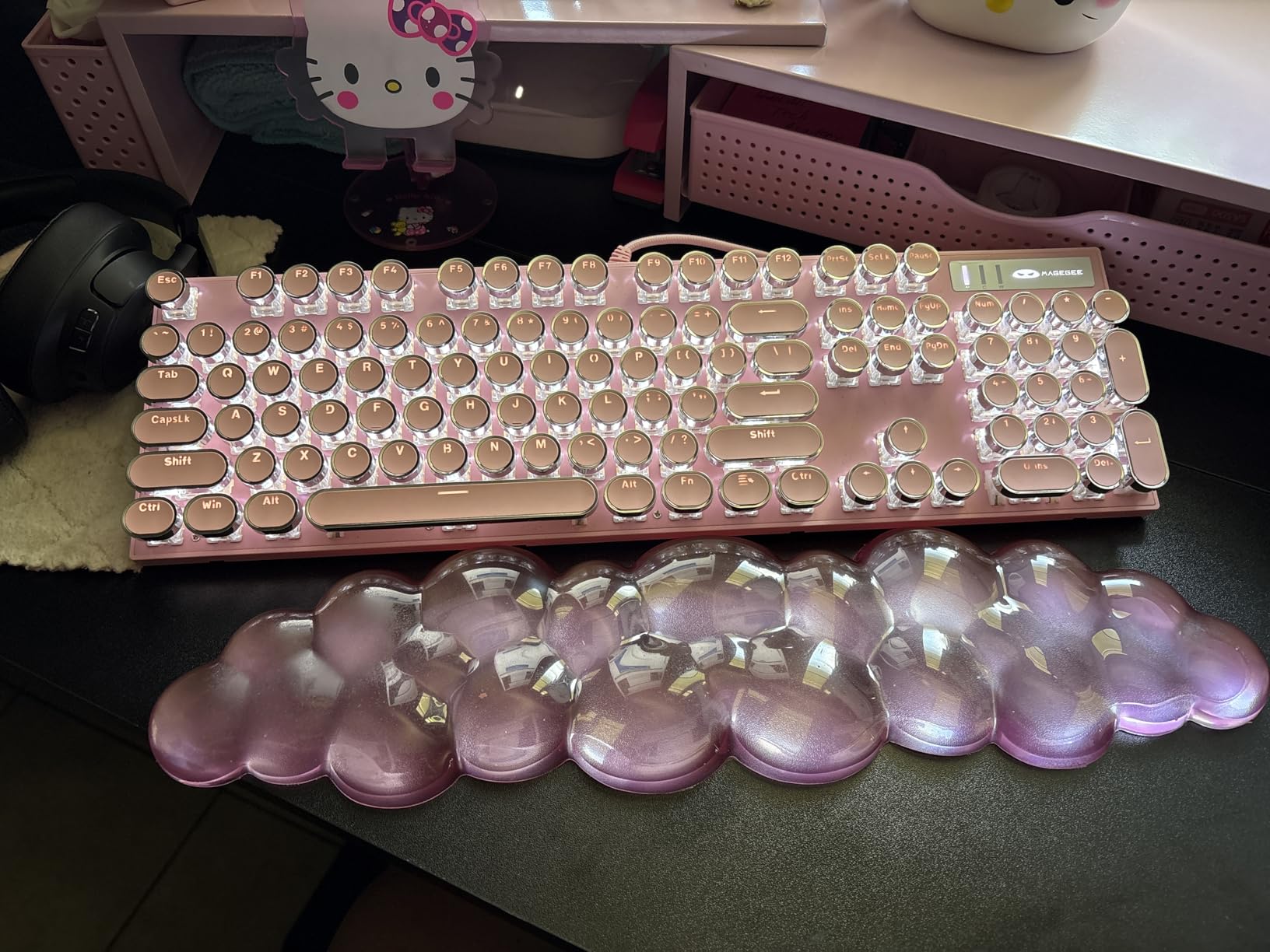Camiysn Typewriter Style Mechanical Keyboard, Retro Punk Gaming Keyboard with Gold LED Backlit, Cute Wired Keyboards,104 Keys Full Size Keyboards, Uique Round Keycaps for Windows/Mac/PC(White&Gold) customer photo 1