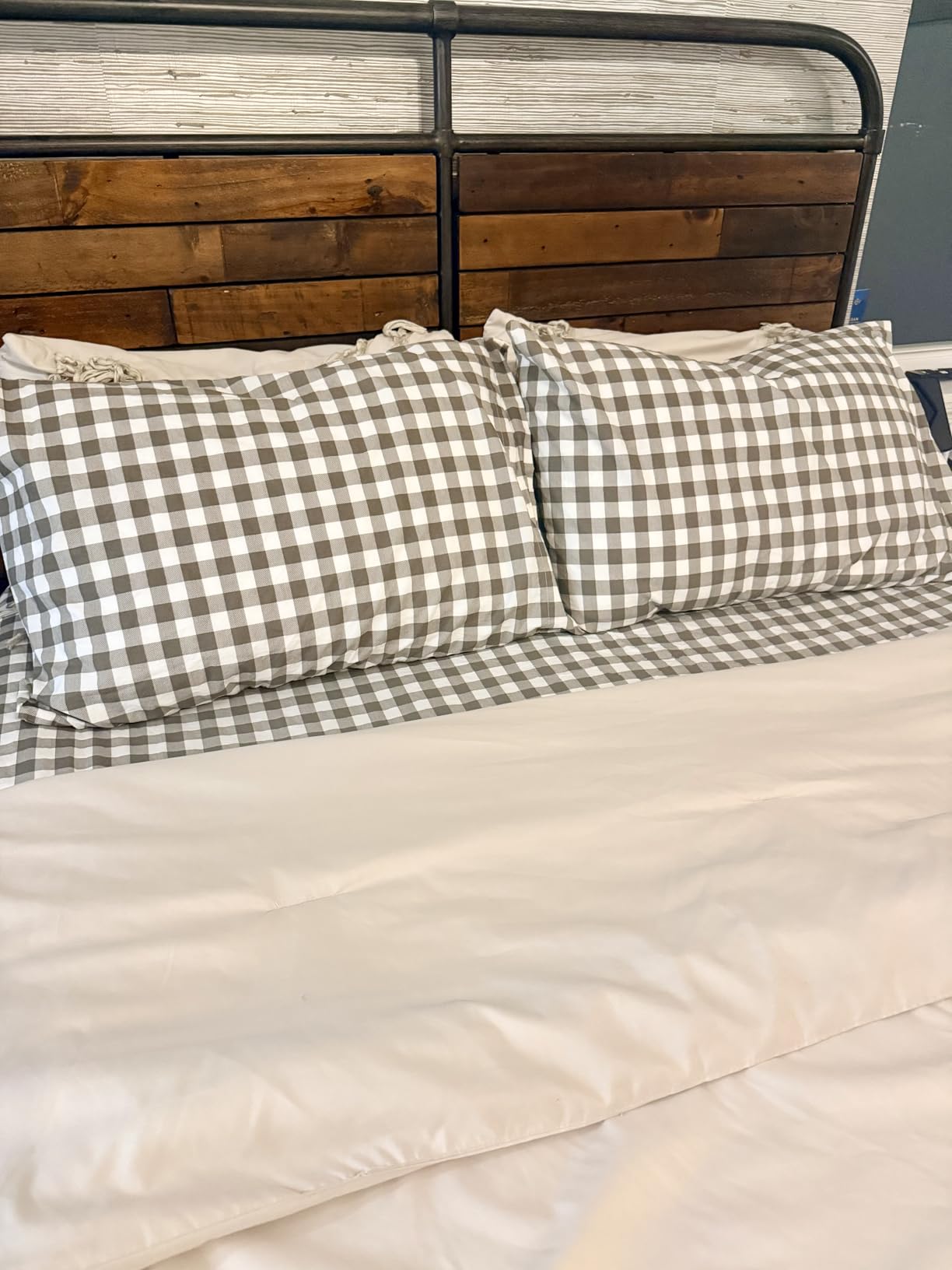 Eddie Bauer - Queen Sheets, Cotton Percale Bedding Set, Crisp & Cool Home Decor (Essential Stripe White, Queen) customer photo 1