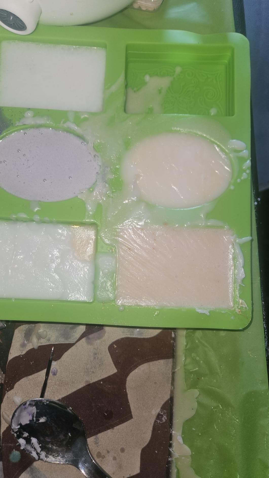 PIUH Deluxe Soap Making Kit - DIY Soaps Making Full Set Kits Includes Soap Melter, 4 lb Soap Base, 8 Essential Oils, Silicone Loaf Molds & Scraper, Cutters, 8 Dyestuffs customer photo 1